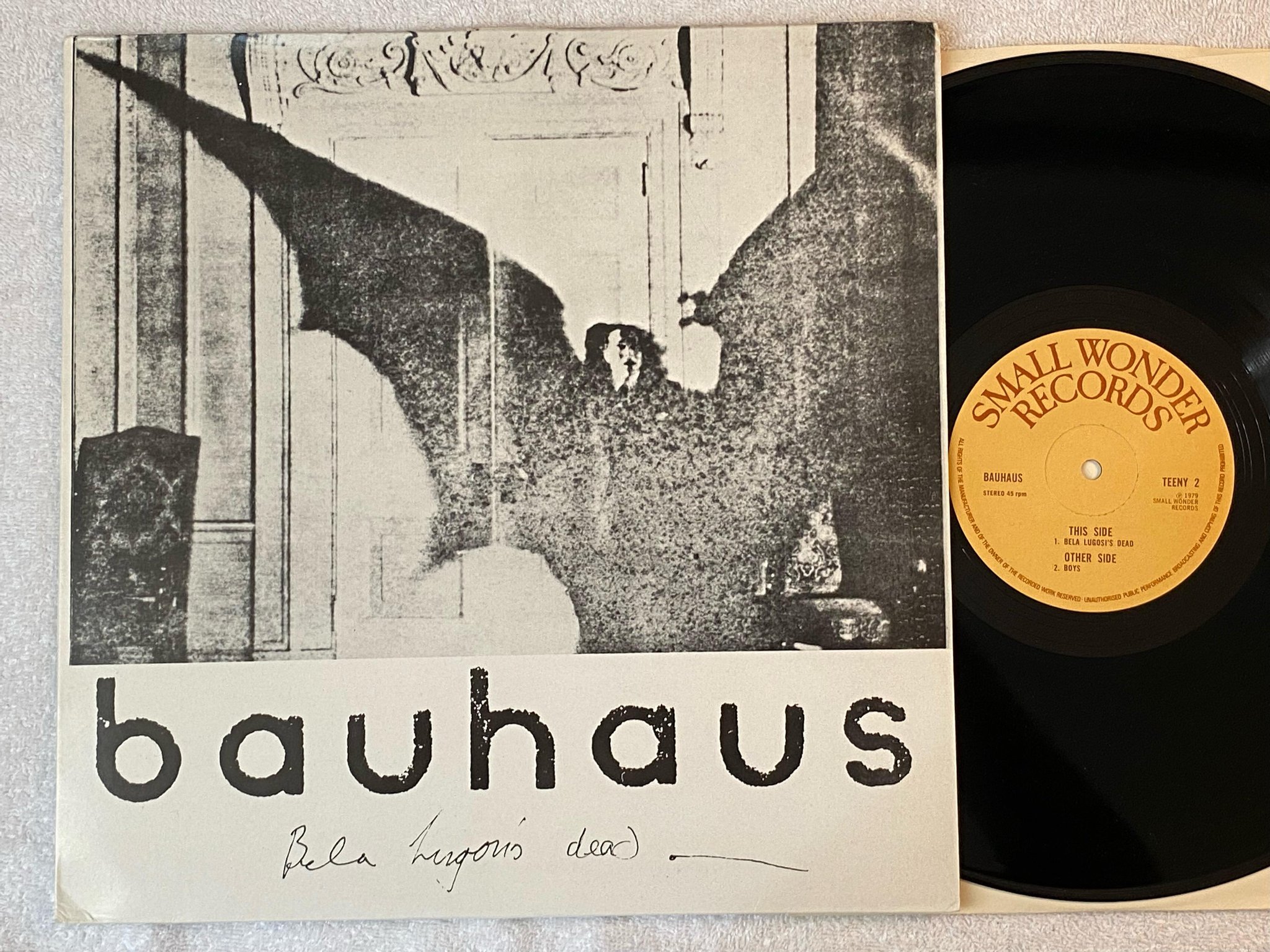 Omslagsbild för skivan BAUHAUS Bela Lugosi's Dead 12" re UK SMALL WONDER TEENY 2
