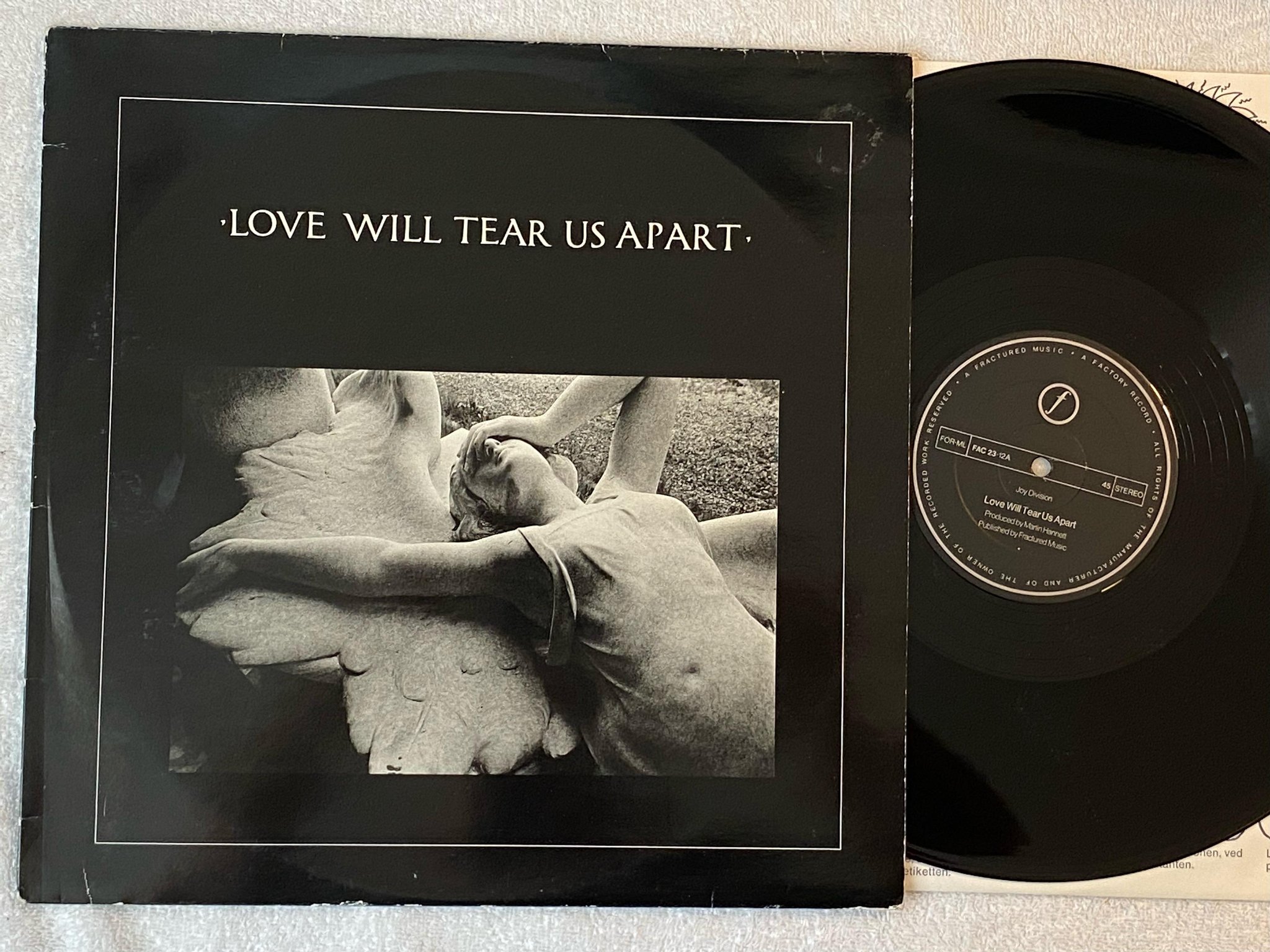 Omslagsbild för skivan JOY DIVISION Love Will Tear Us Apart 12" -87 UK FACTORY FAC 23-12