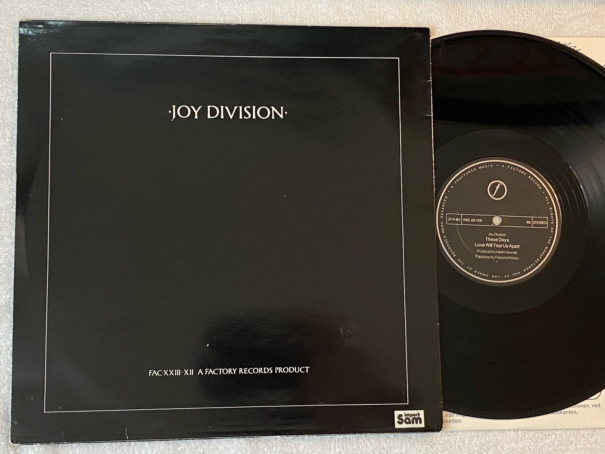 Omslagsbild för skivan JOY DIVISION Love Will Tear Us Apart 12" -87 UK FACTORY FAC 23-12