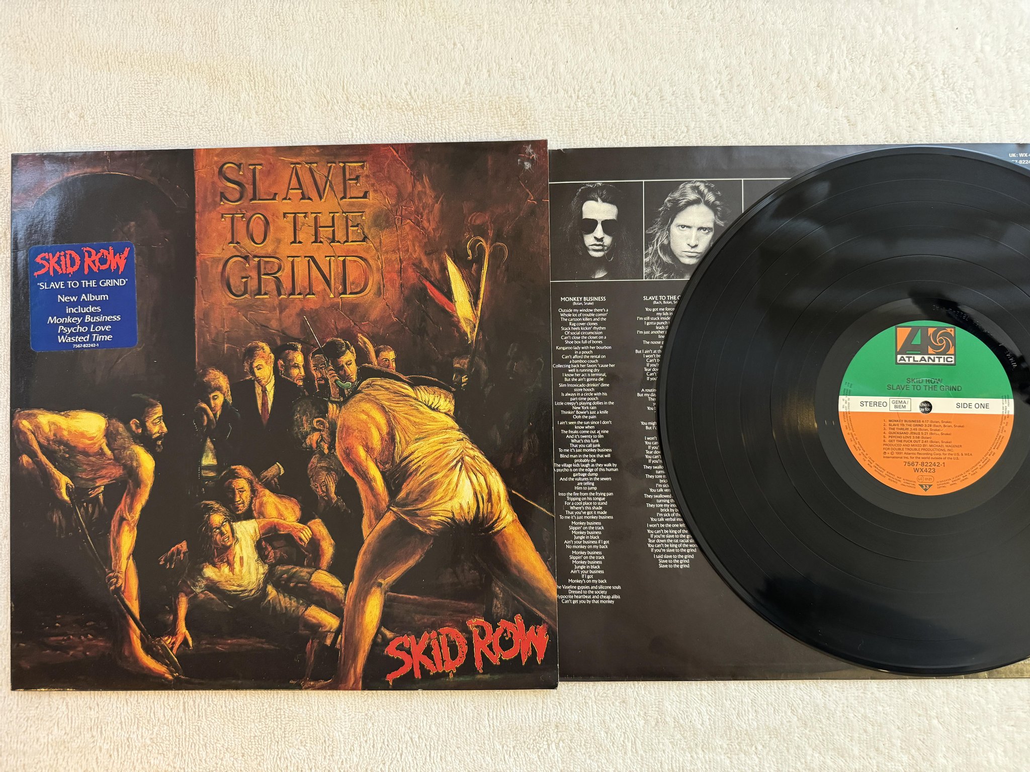 Omslagsbild för skivan SKID ROW Slave To The Grind LP -91 ATLANTIC 7567-82242-1