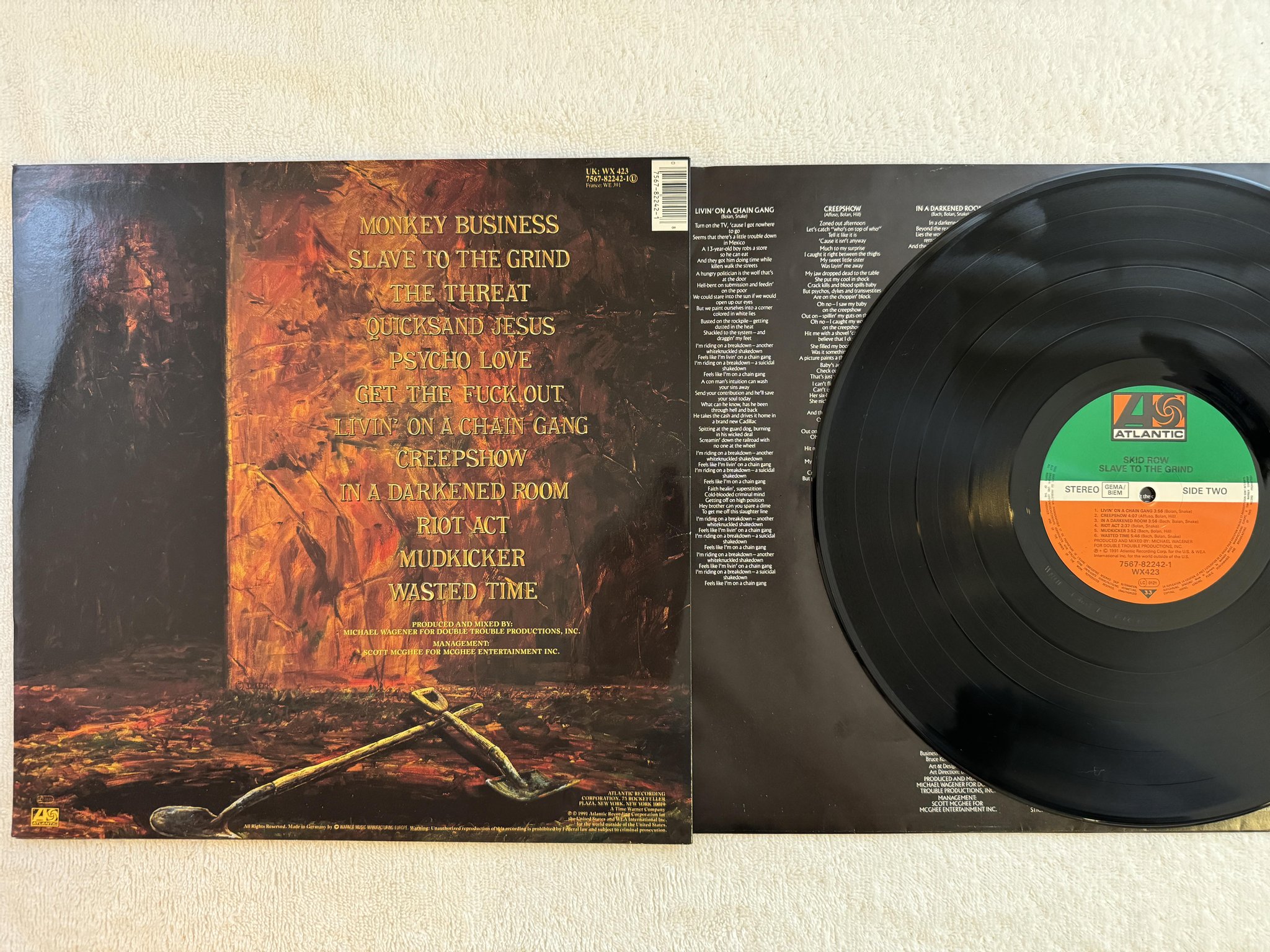 Omslagsbild för skivan SKID ROW Slave To The Grind LP -91 ATLANTIC 7567-82242-1