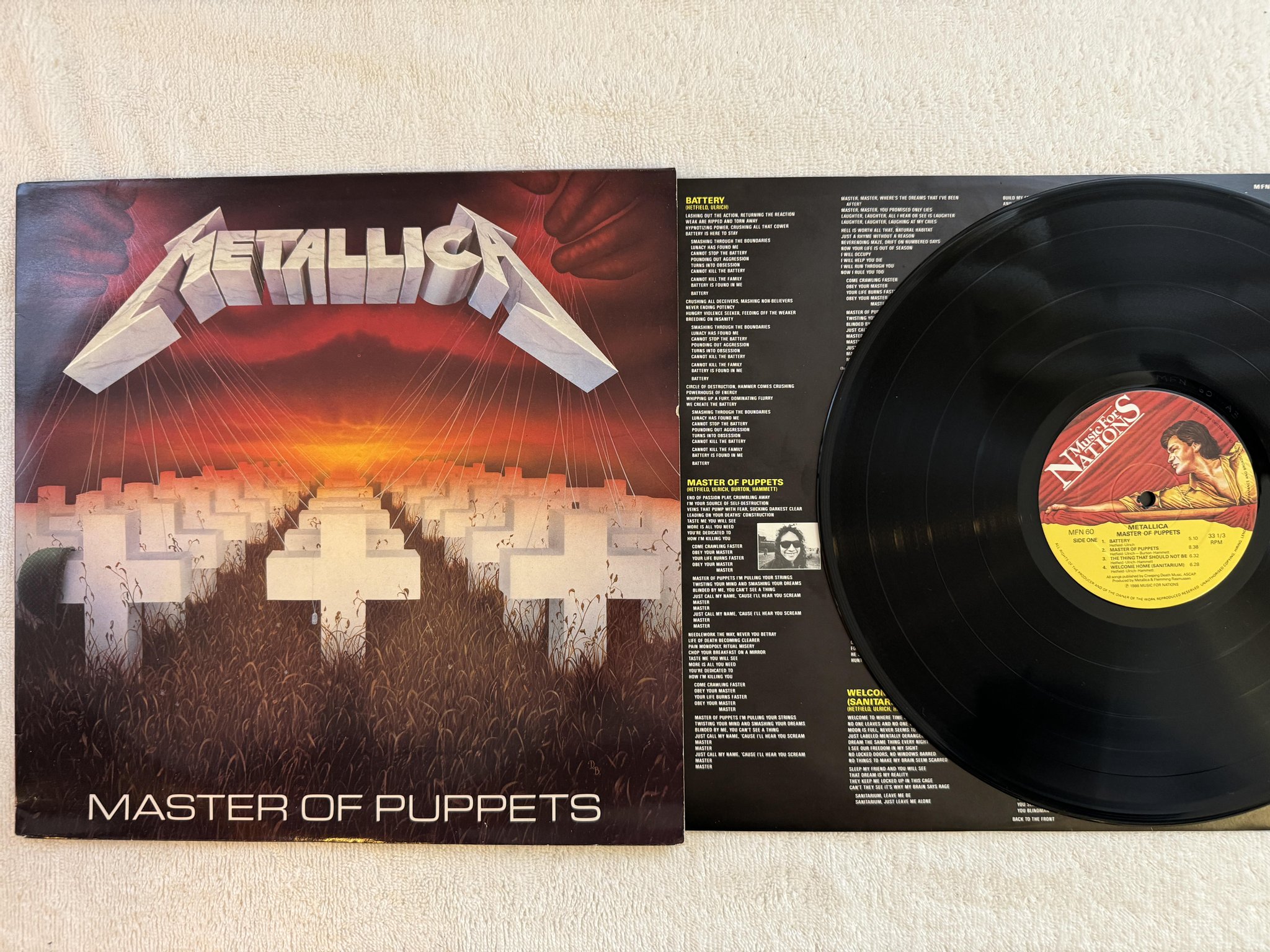 Omslagsbild för skivan METALLICA master of puppets LP -86 MUSIC FOR NATIONS MFN 60