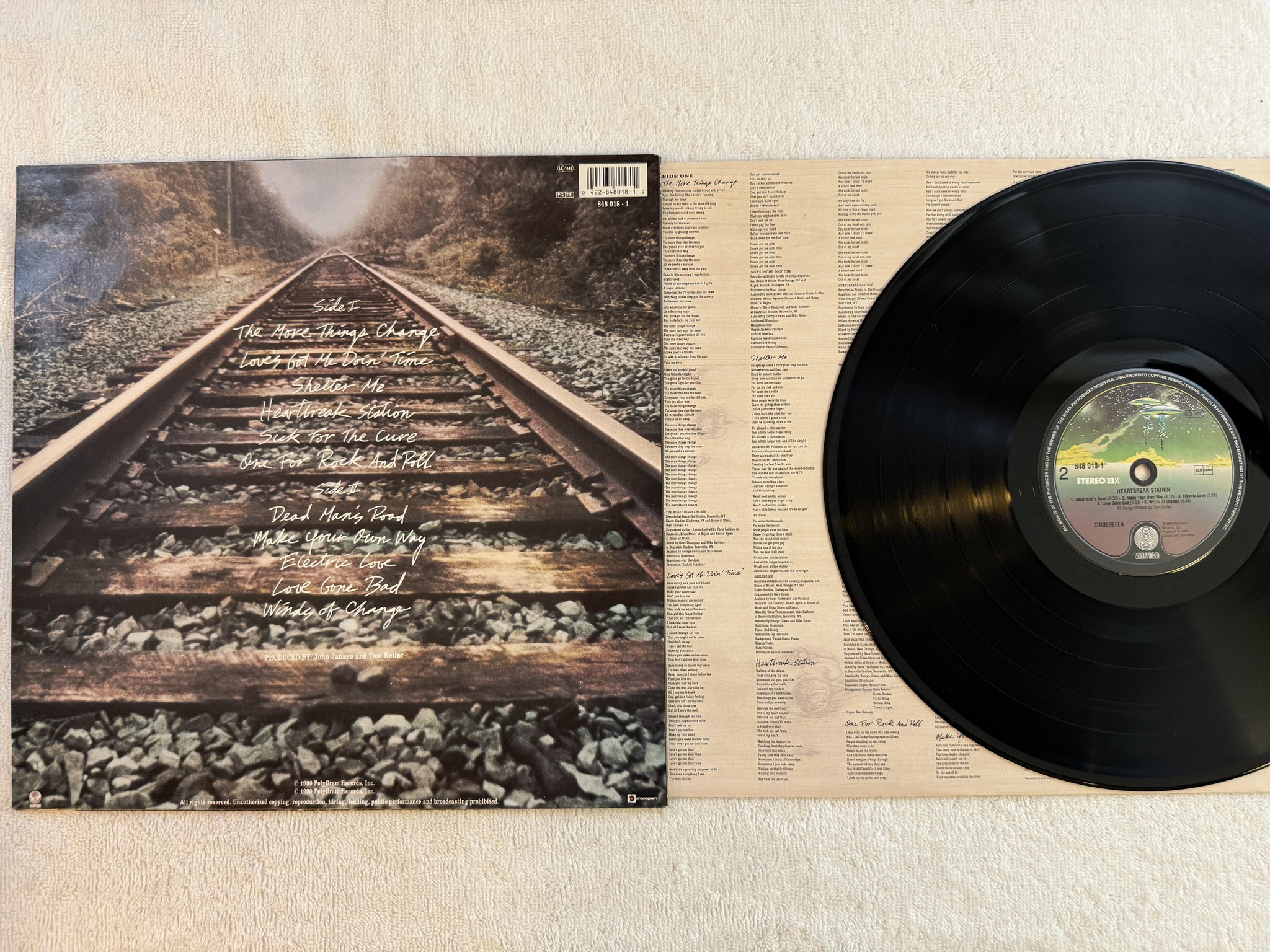 Omslagsbild för skivan CINDERELLA Heartbreak Station LP -90 VERTIGO 848 018-1