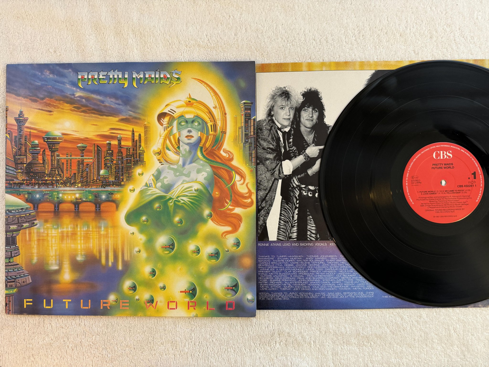 Omslagsbild för skivan PRETTY MAIDS future world LP -87 ncb CBS 450281 1