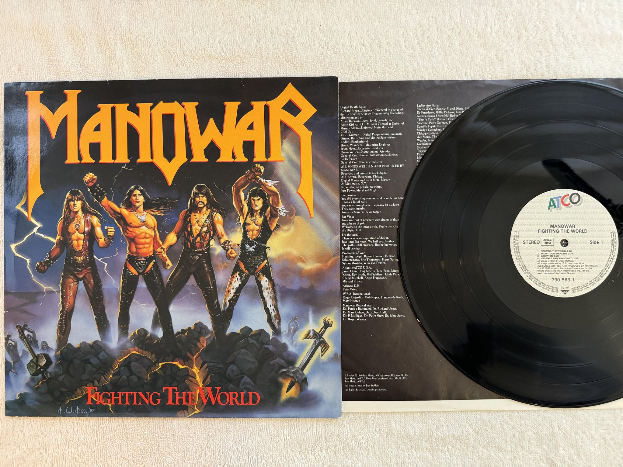 Omslagsbild för skivan MANOWAR fighting the world LP -87 Ger ATCO 790 563-1