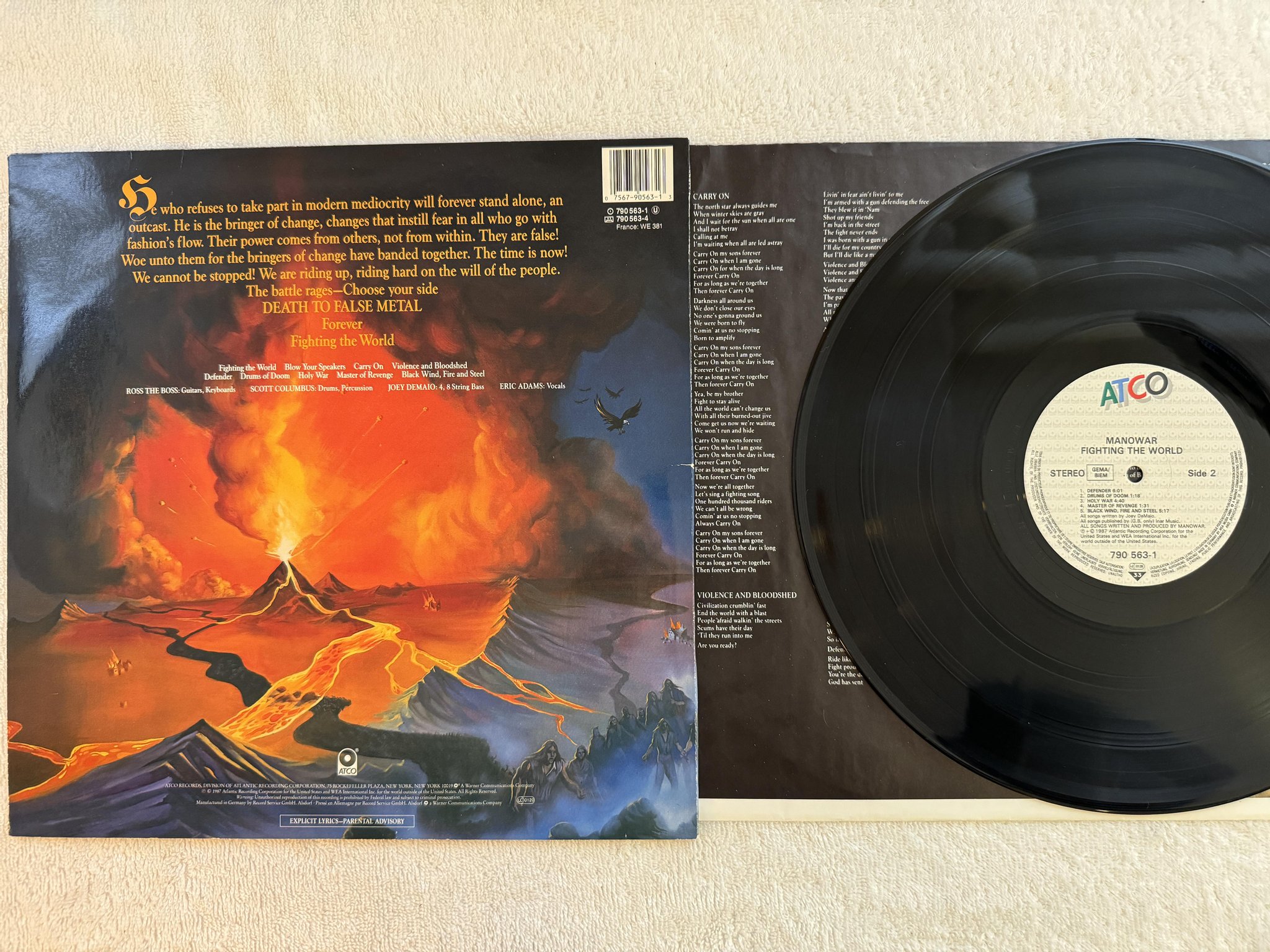 Omslagsbild för skivan MANOWAR fighting the world LP -87 Ger ATCO 790 563-1