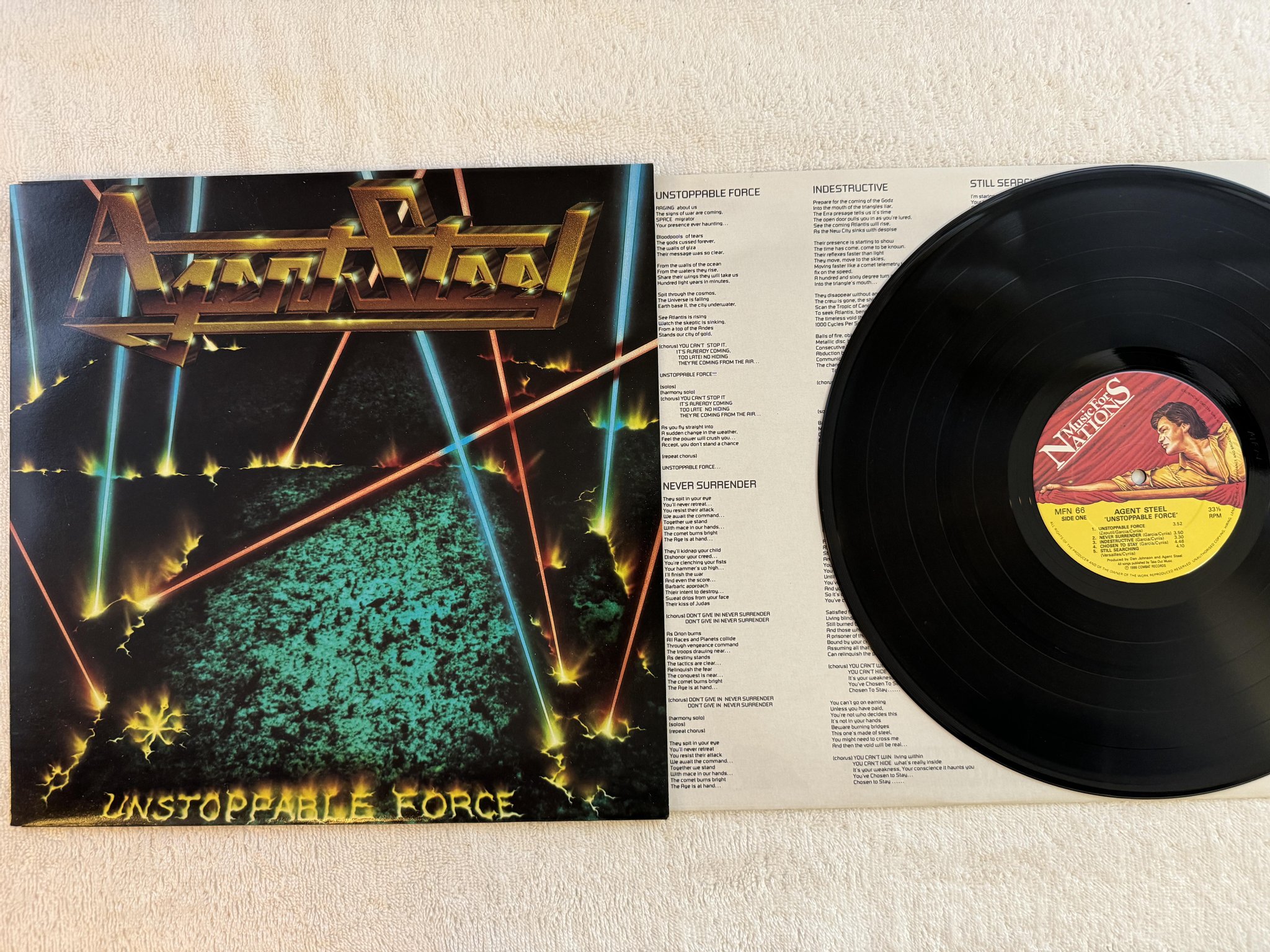 Omslagsbild för skivan AGENT STEEL unstoppable force LP -88 UK MUSIC FOR NATIONS MFN 66