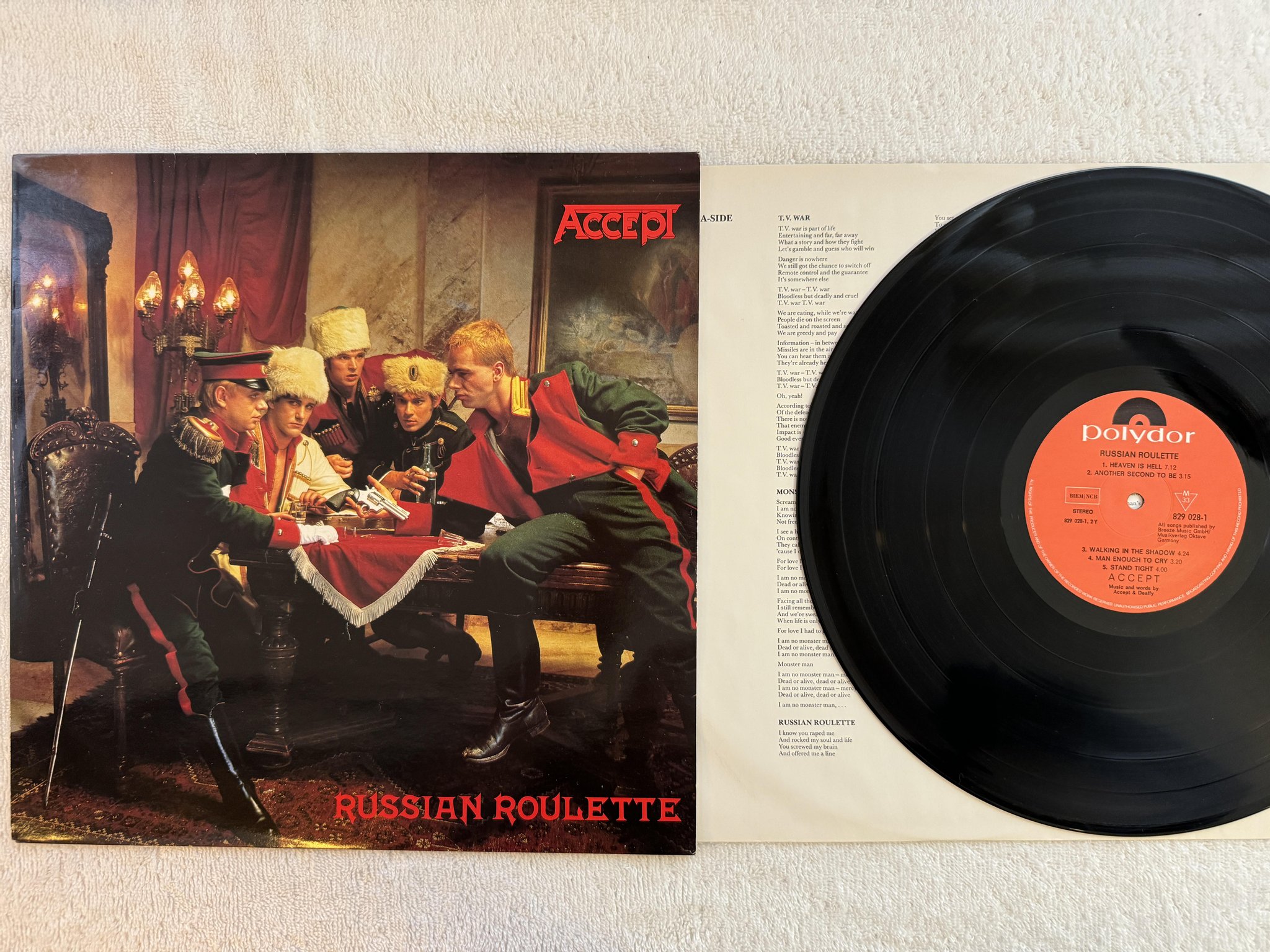 Omslagsbild för skivan ACCEPT russian roulette LP -86 ncb POLYDOR 829 028-1