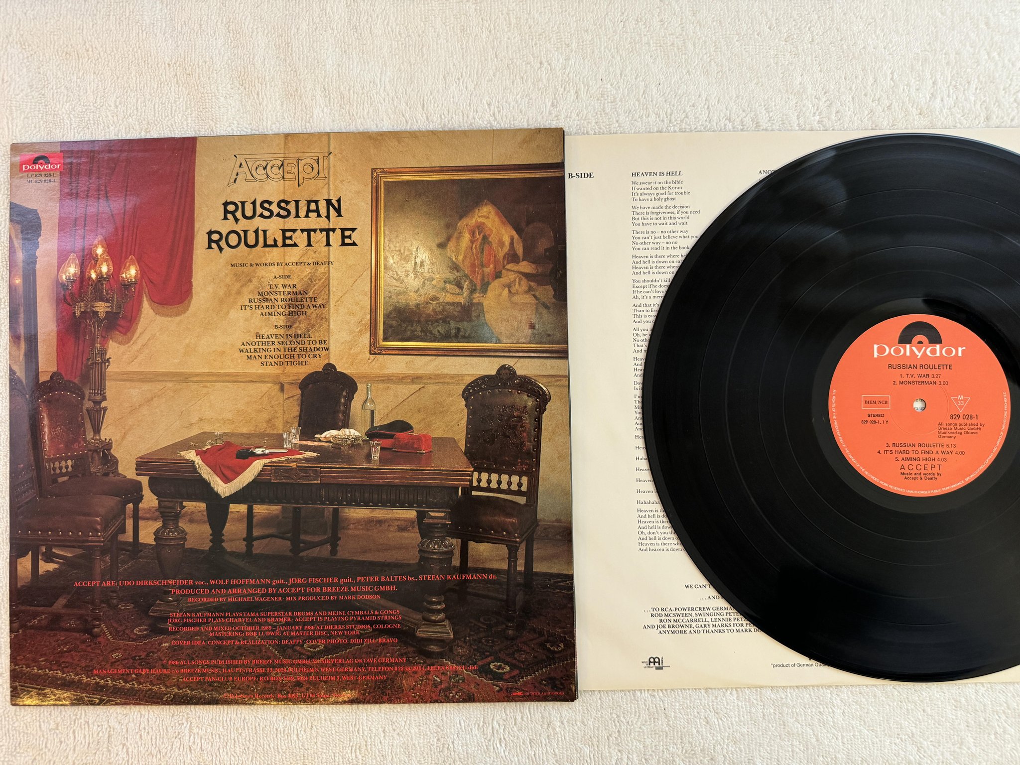 Omslagsbild för skivan ACCEPT russian roulette LP -86 ncb POLYDOR 829 028-1