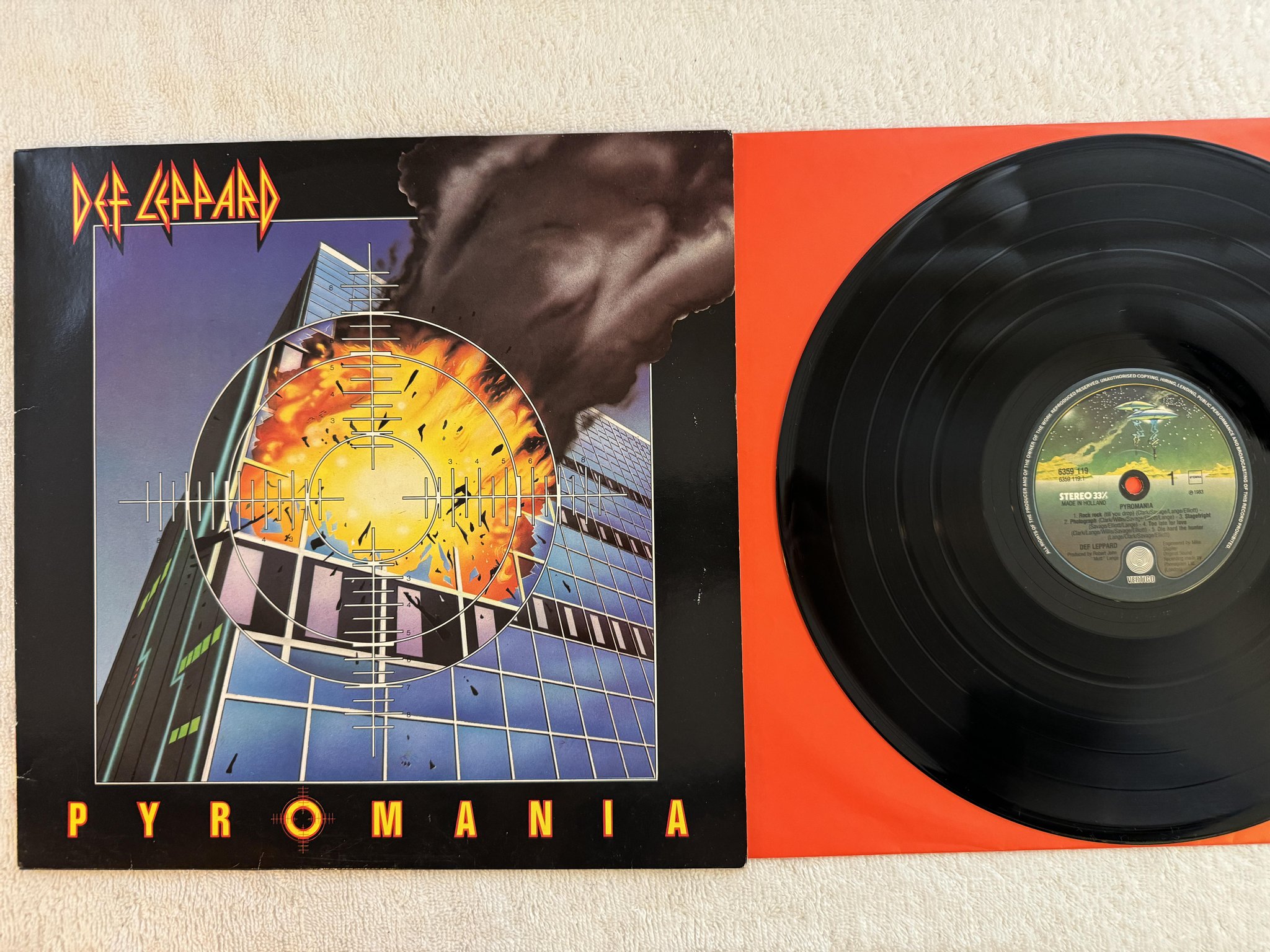Omslagsbild för skivan DEF LEPPARD pyromania LP -83 Hol VERTIGO 6359 119
