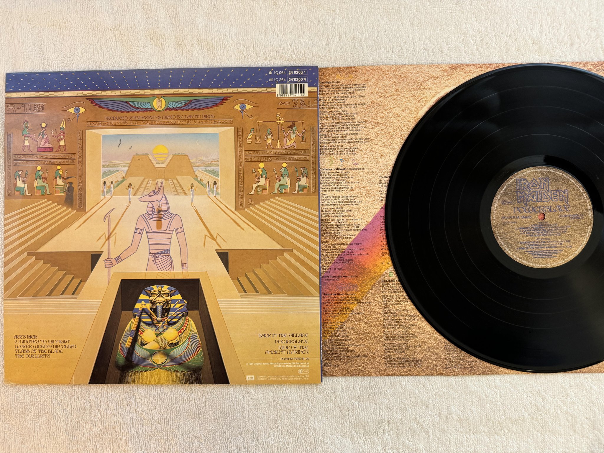 Omslagsbild för skivan IRON MAIDEN powerslave LP -84 EMI 1C 064 24 0200 1