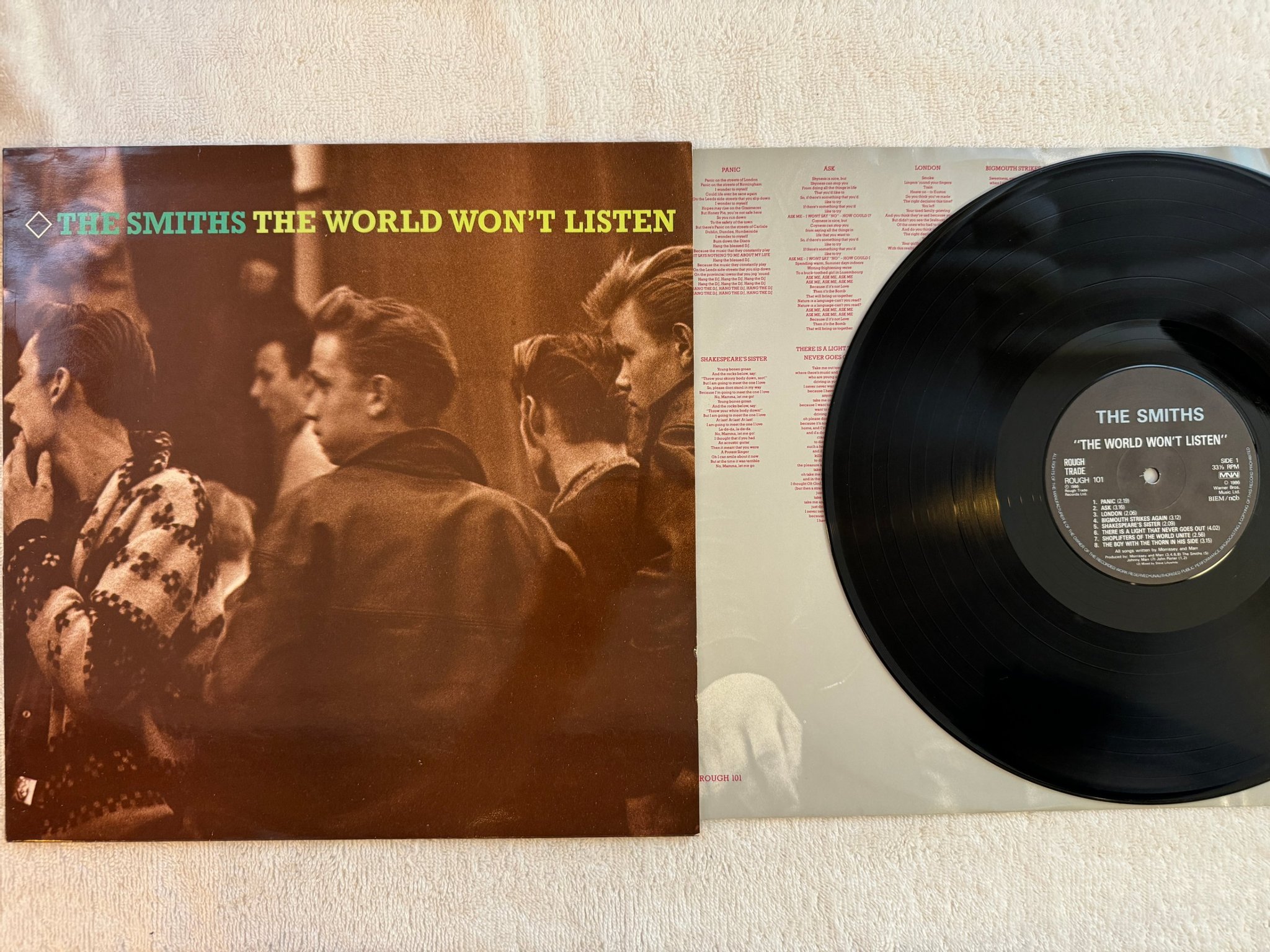 Omslagsbild för skivan THE SMITHS the world won't listen LP -86 ncb ROUGH TRADE ROUGH 101