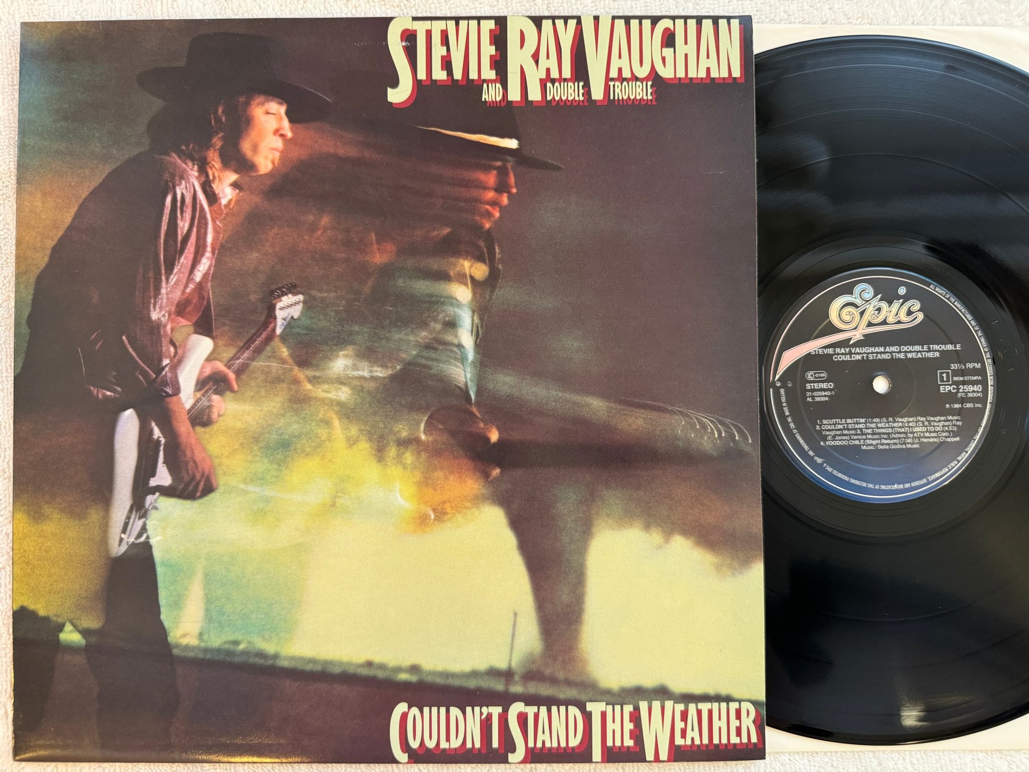 Omslagsbild för skivan STEVIE RAY VAUGHAN couldn't stand the weather LP -84 Hol EPIC EPC 25940