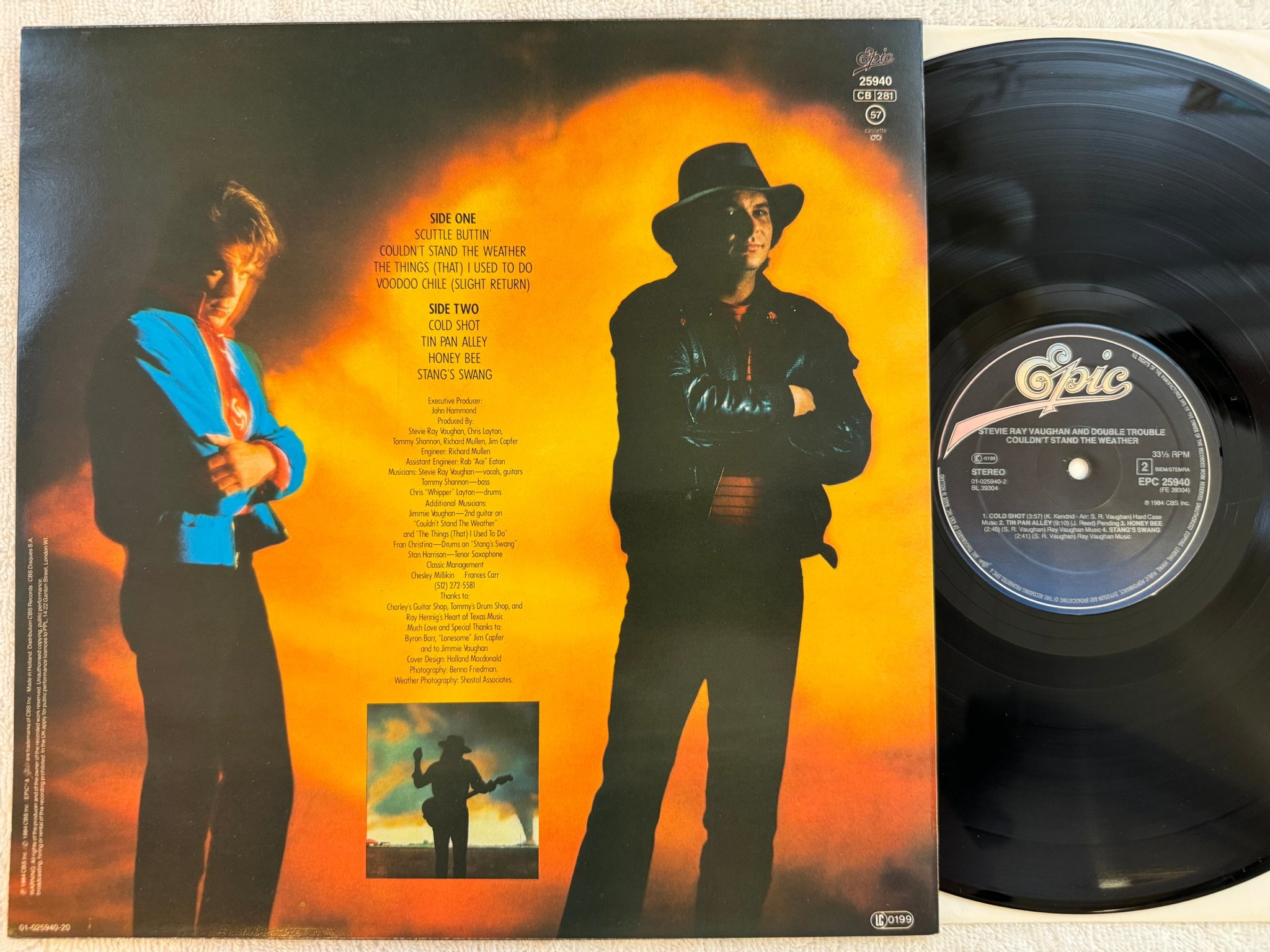 Omslagsbild för skivan STEVIE RAY VAUGHAN couldn't stand the weather LP -84 Hol EPIC EPC 25940