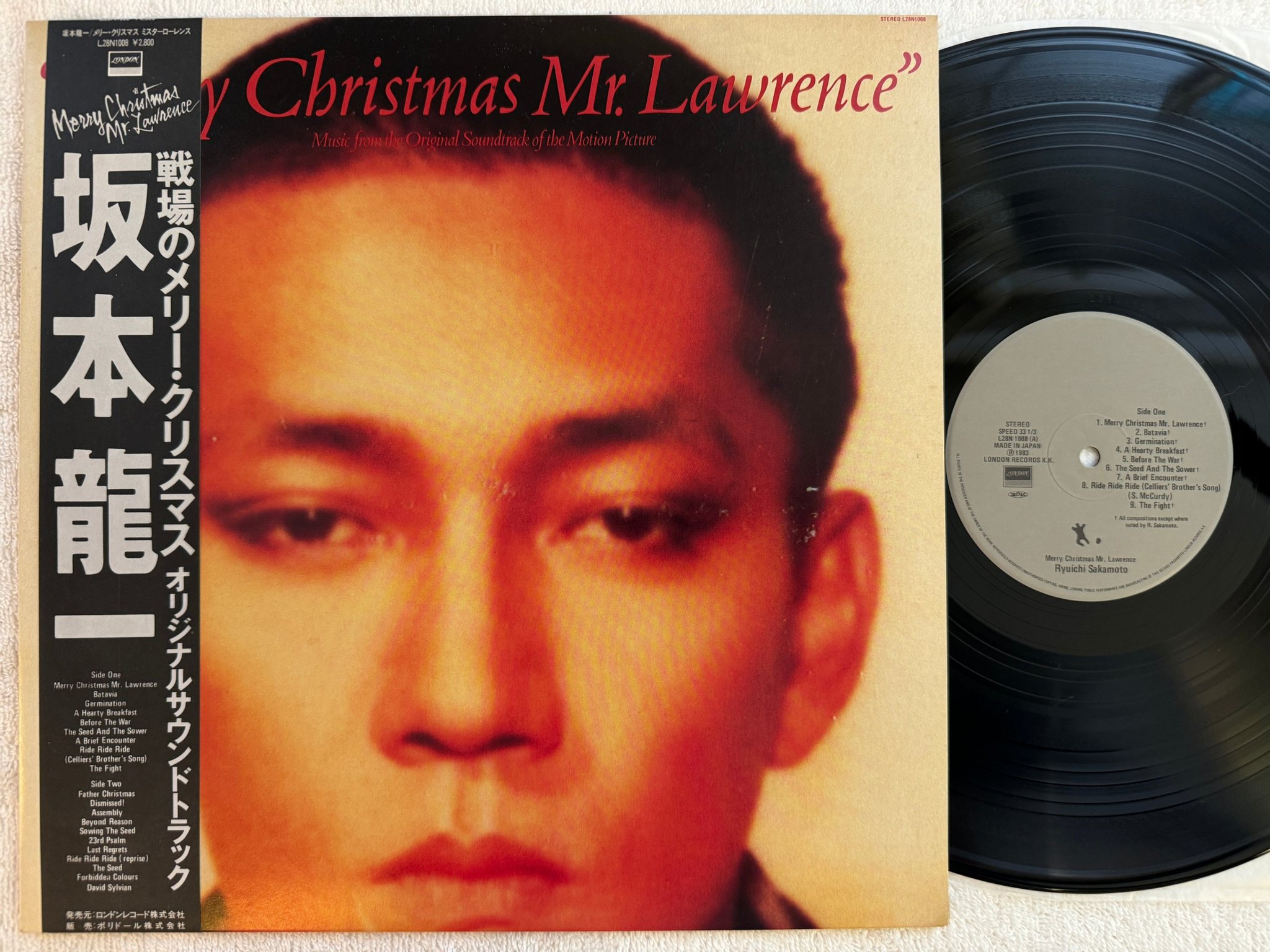 Omslagsbild för skivan RYUICHI SAKAMOTO Merry Christmas Mr. Lawrence LP -83 Japan LONDON L28N 1008