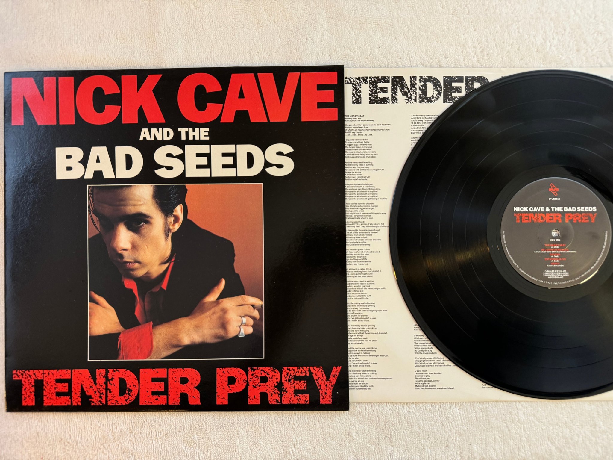 Omslagsbild för skivan NICK CAVE & THE BAD SEEDS tender prey LP -88 MUTE STUMM-52