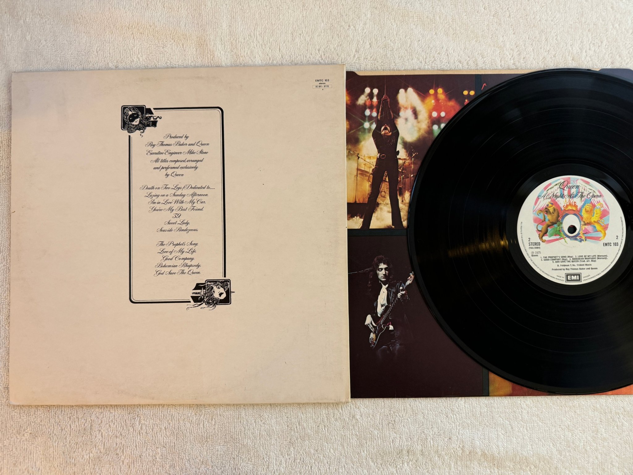 Omslagsbild för skivan QUEEN a night at the opera LP -75 UK EMI EMTC 103 *** CLASSIC ALBUM ***