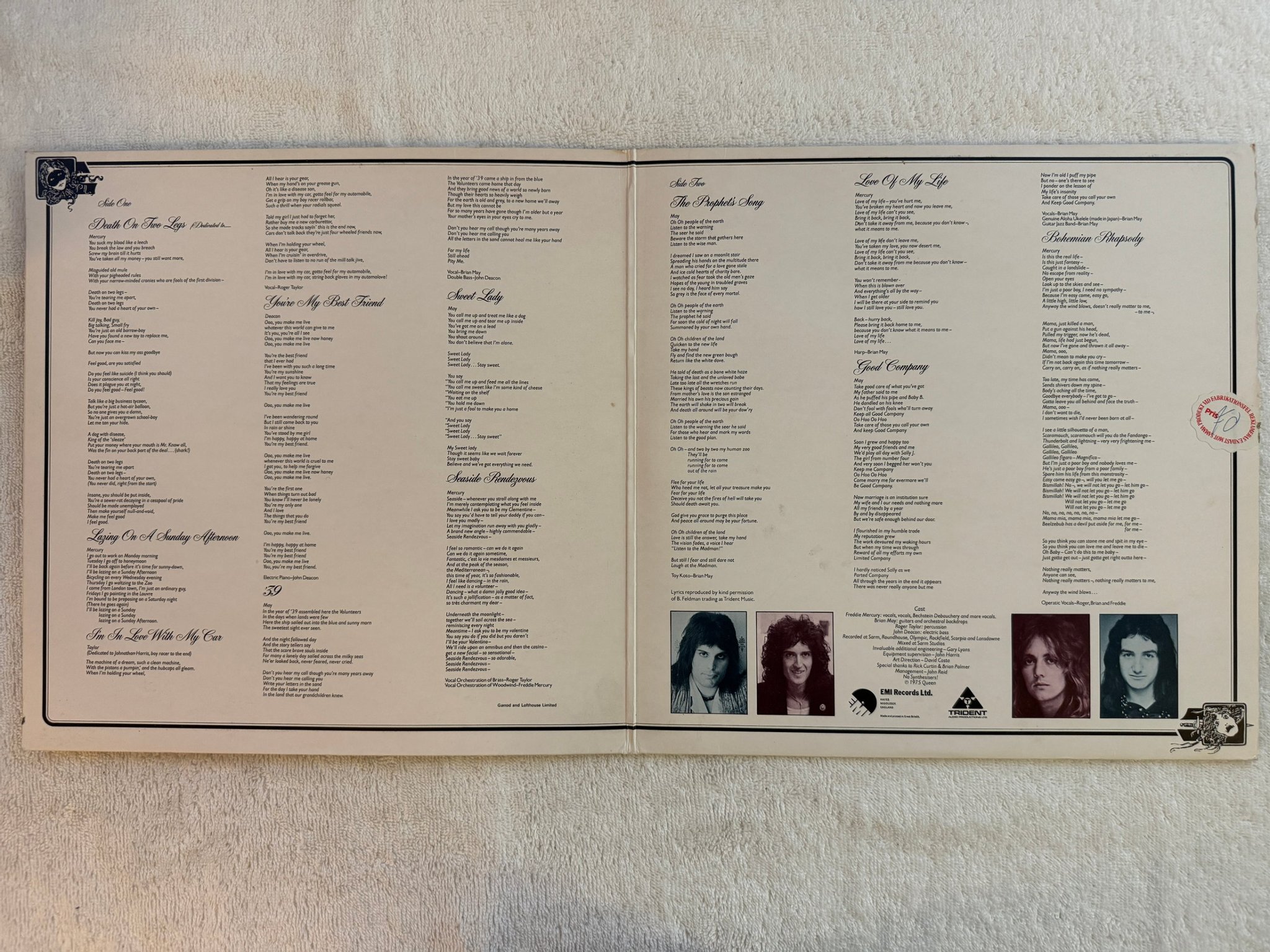 Omslagsbild för skivan QUEEN a night at the opera LP -75 UK EMI EMTC 103 *** CLASSIC ALBUM ***