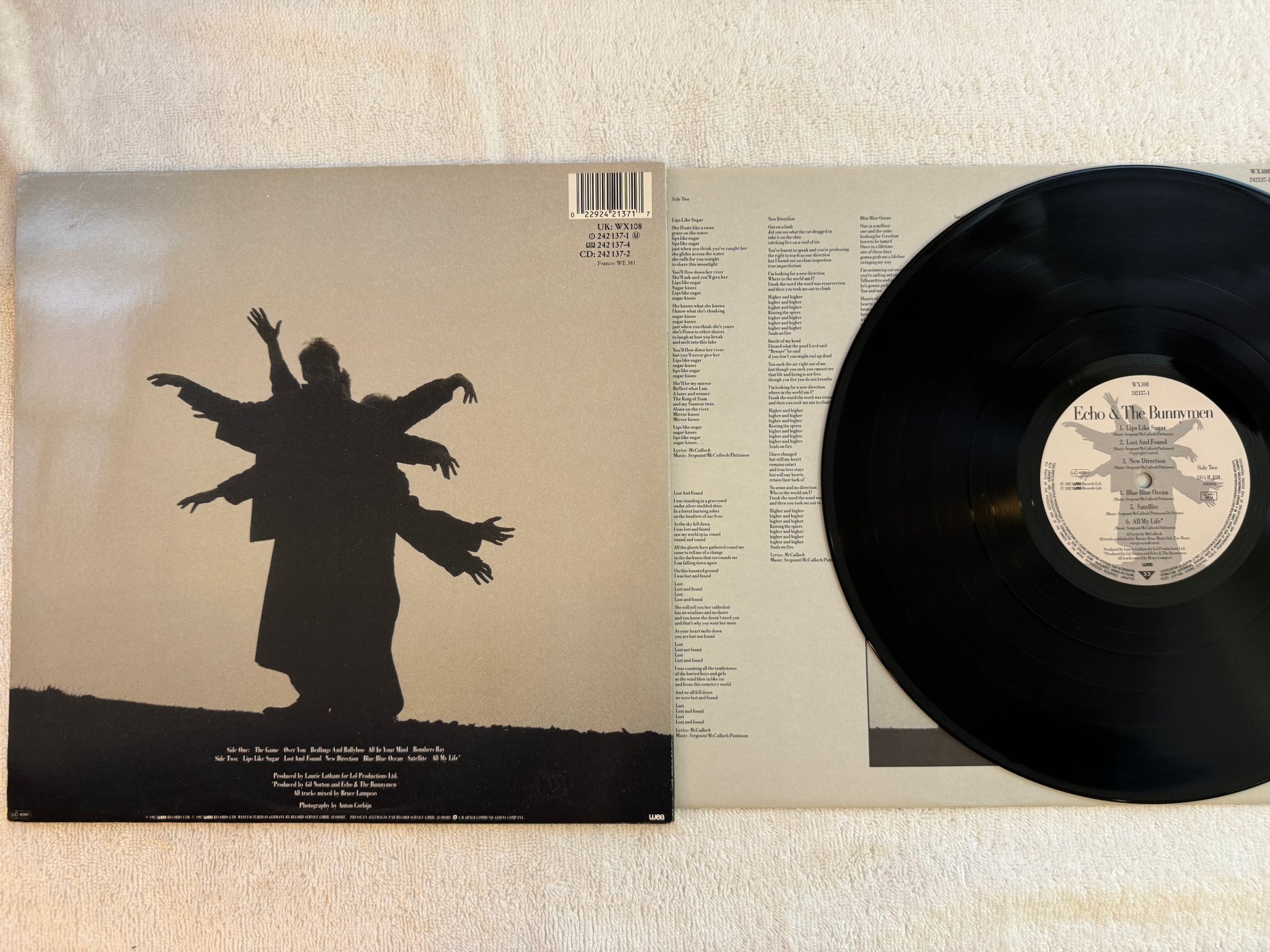 Omslagsbild för skivan ECHO & THE BUNNYMEN s/t LP -87 EU WEA 242137-1