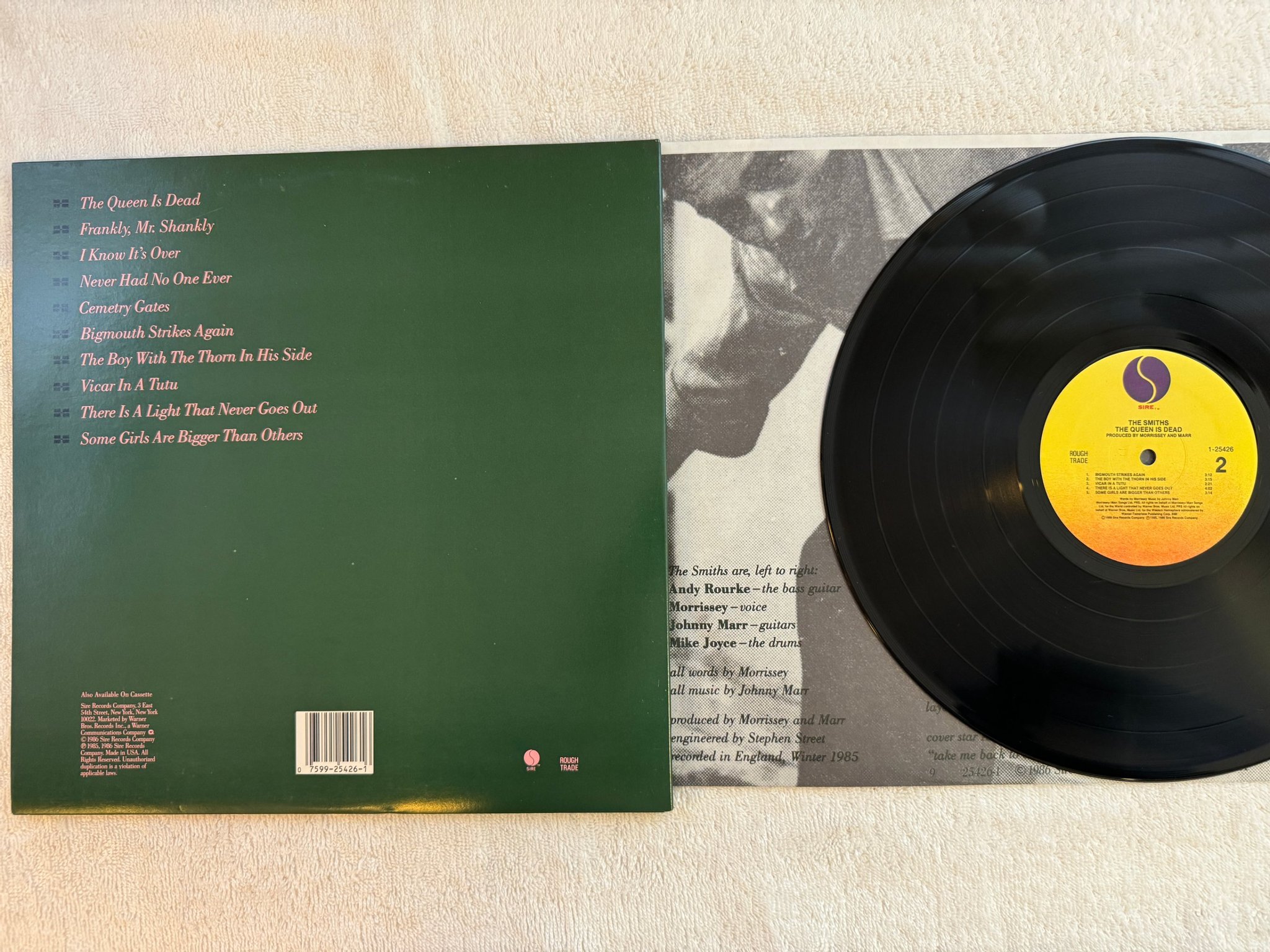 Omslagsbild för skivan THE SMITHS the queen is dead LP -86 US SIRE 1-25426 *** CLASSIC ***