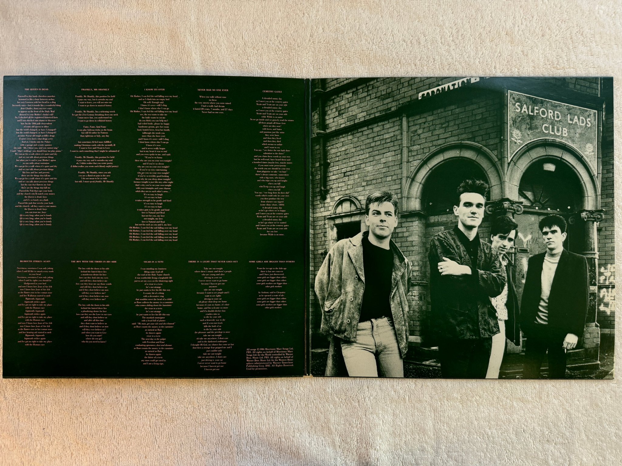 Omslagsbild för skivan THE SMITHS the queen is dead LP -86 US SIRE 1-25426 *** CLASSIC ***