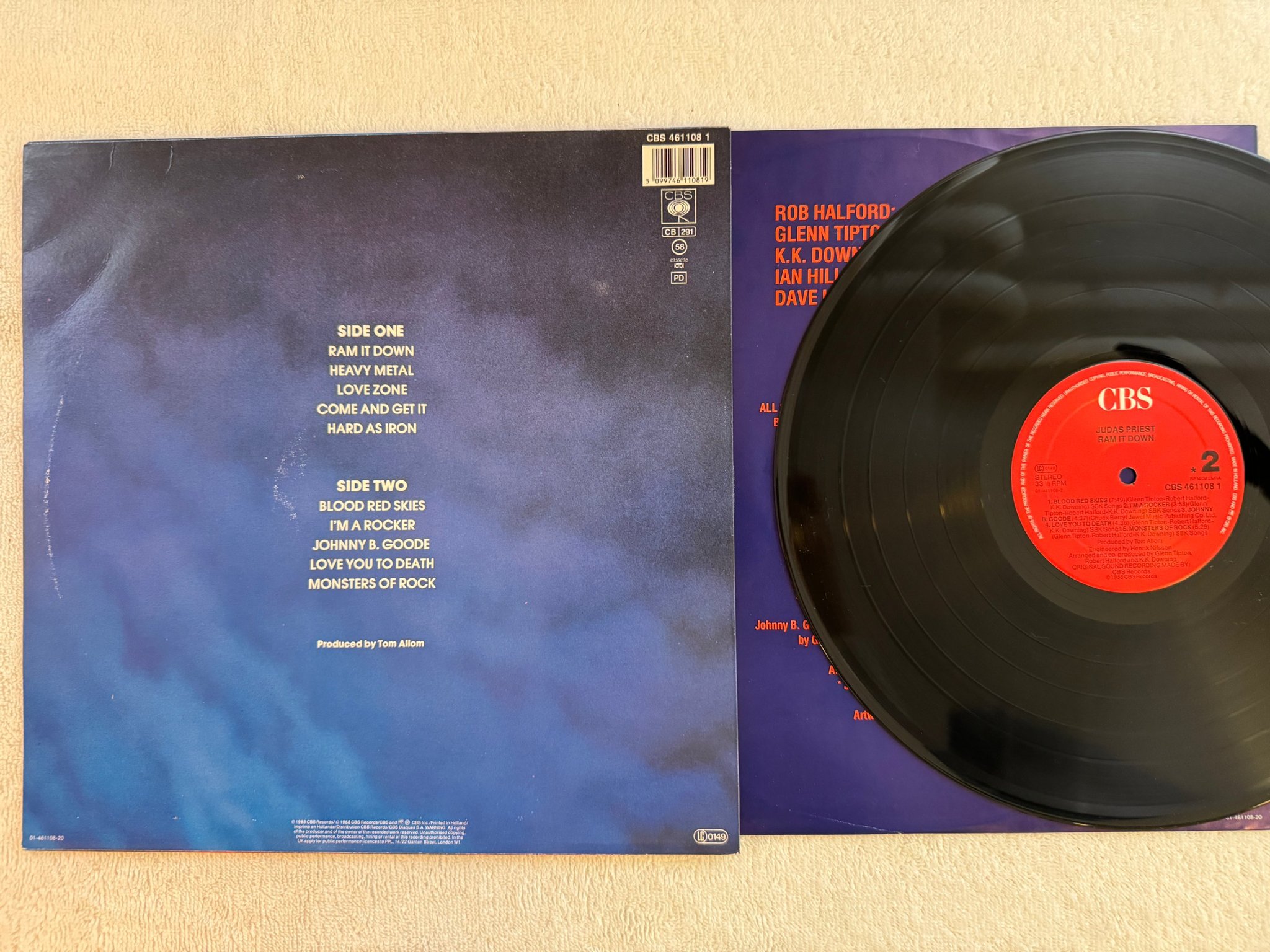 Omslagsbild för skivan JUDAS PRIEST ram it down LP -88 Hol CBS 4611081