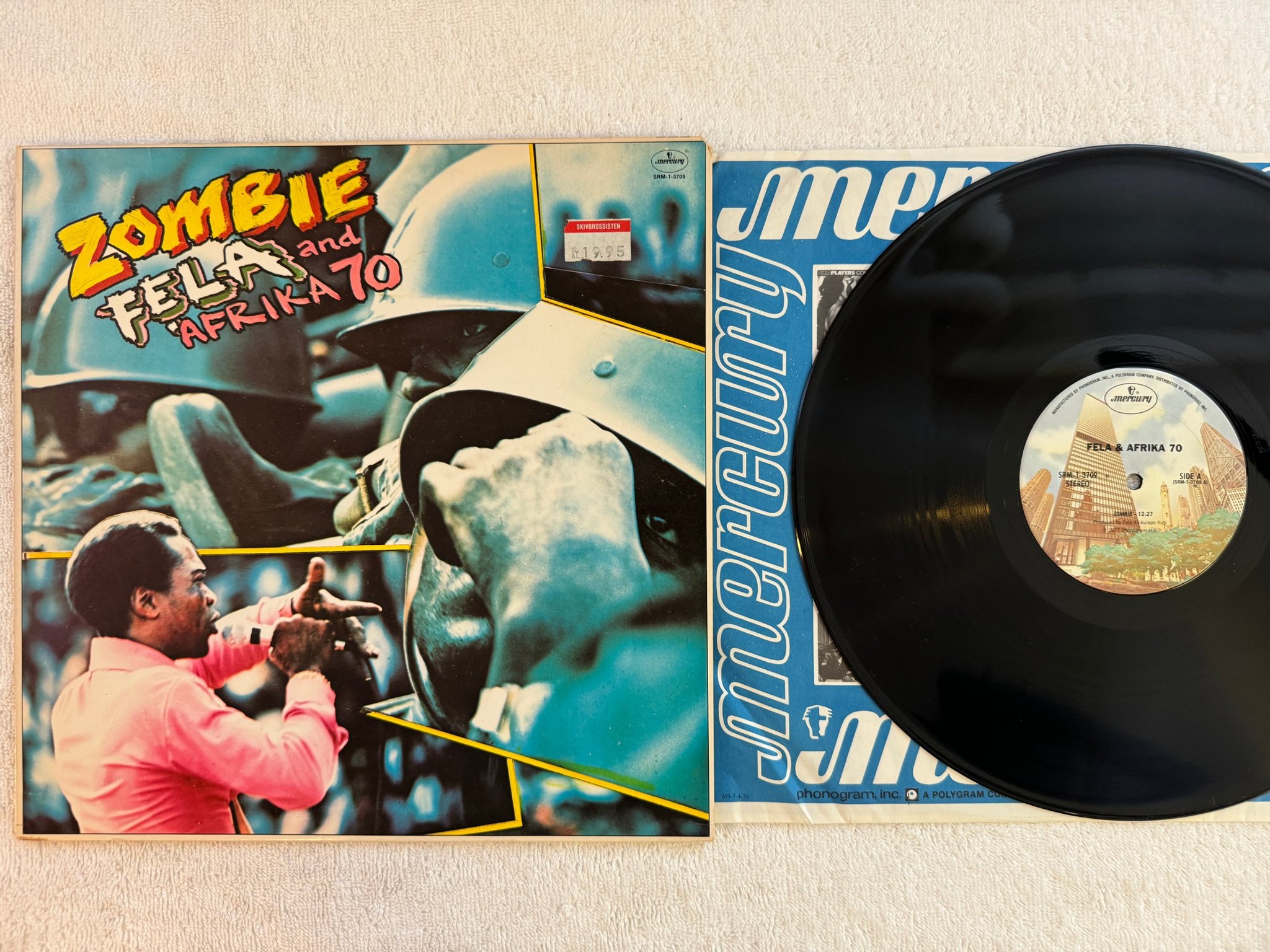 Omslagsbild för skivan FELA & AFRIKA 70 zombie LP -77 US MERCURY SRM-1 3709 *** MASSIVE !! ***