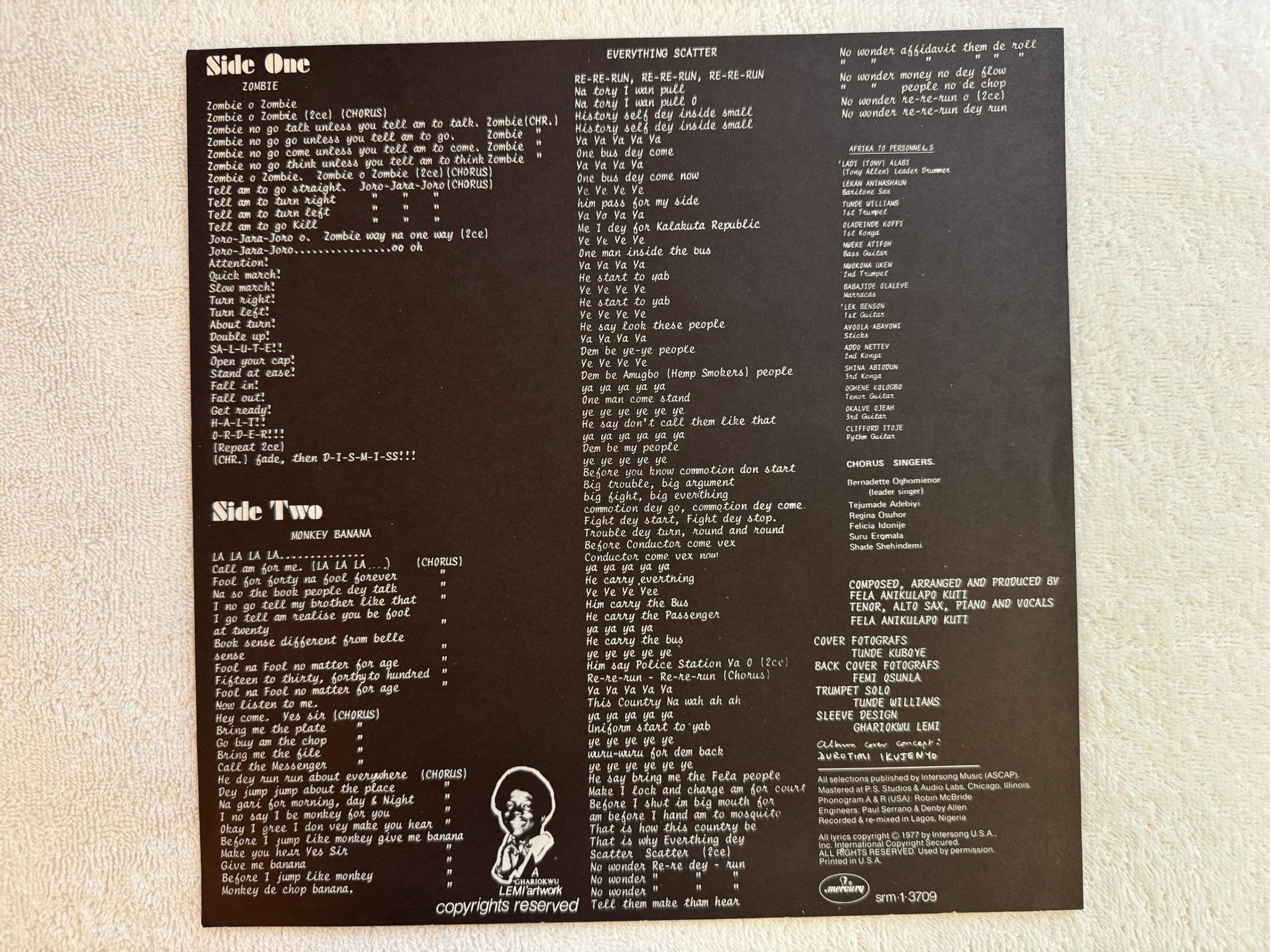 Omslagsbild för skivan FELA & AFRIKA 70 zombie LP -77 US MERCURY SRM-1 3709 *** MASSIVE !! ***