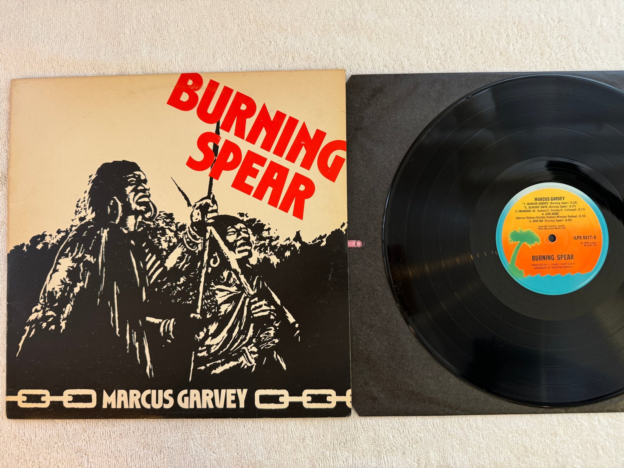 Omslagsbild för skivan BURNING SPEAR Marcus Garvey LP -75 UK ISLAND ILPS 9377
