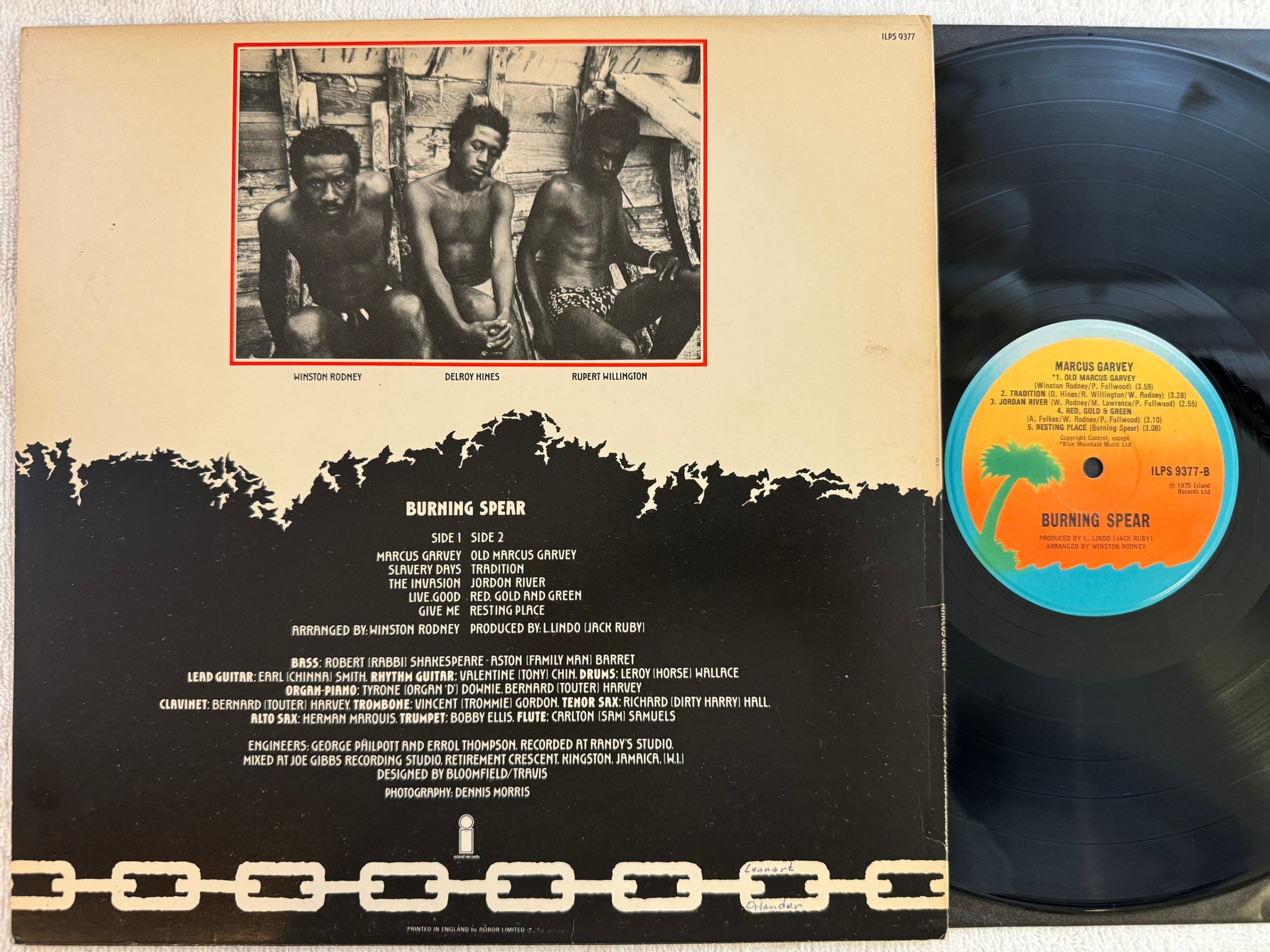 Omslagsbild för skivan BURNING SPEAR Marcus Garvey LP -75 UK ISLAND ILPS 9377
