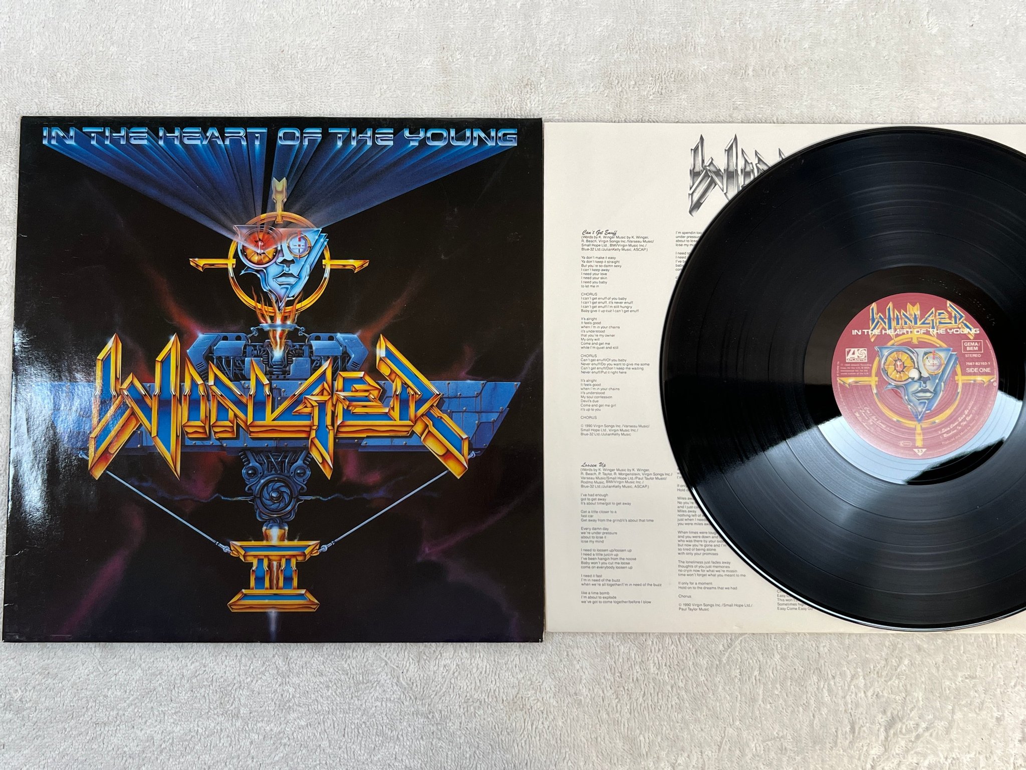 Omslagsbild för skivan WINGER In The Heart Of The Young LP -90 eu ATLANTIC 7567 82103 1