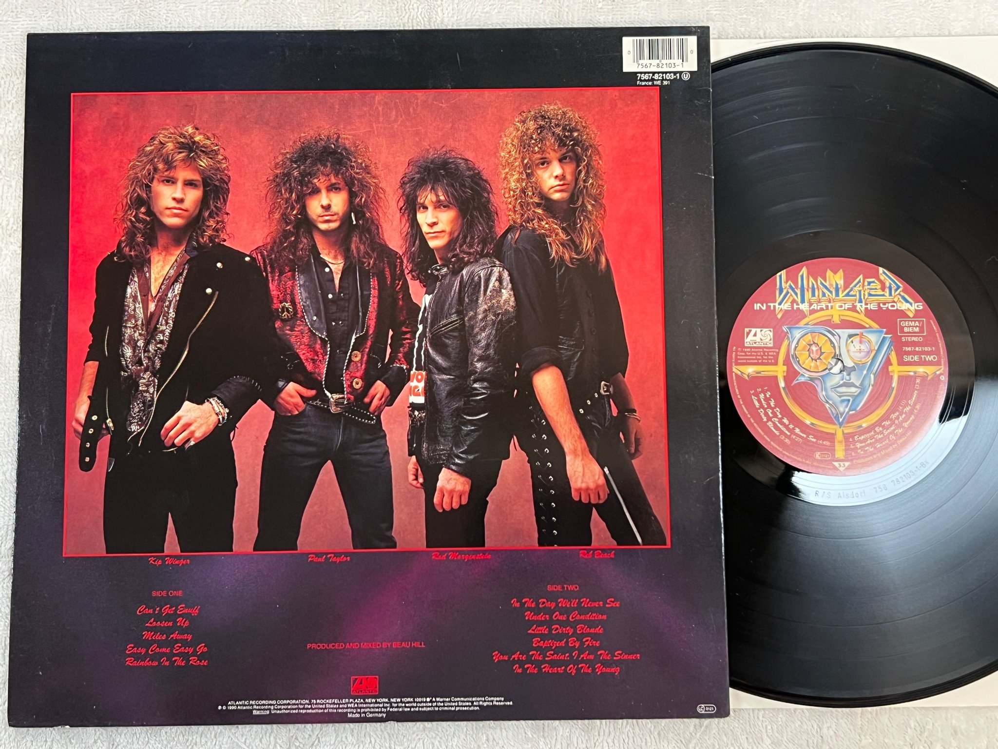 Omslagsbild för skivan WINGER In The Heart Of The Young LP -90 eu ATLANTIC 7567 82103 1