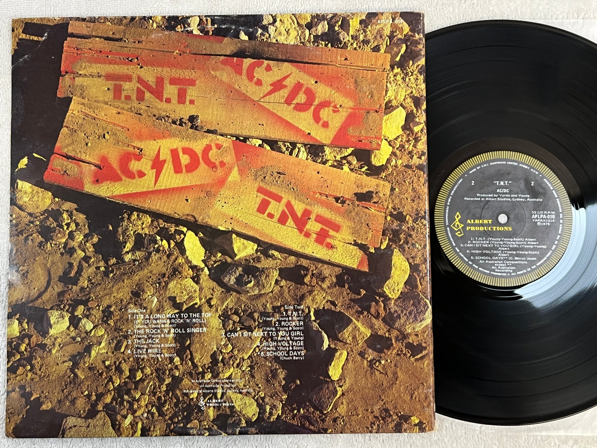 Omslagsbild för skivan AC/DC t.n.t. LP -75/77 Australia ALBERT APLPA-016 *** RARE HARD ROCK ***