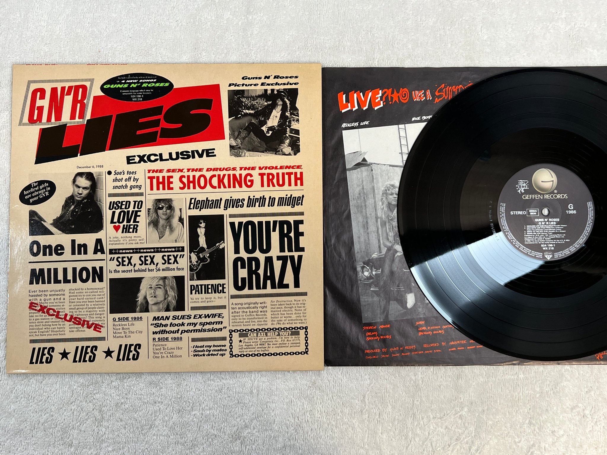 Omslagsbild för skivan GUNS N ROSES lies LP -88 EU GEFFEN 924 198-1 *** UNCENSORED INNNER ***