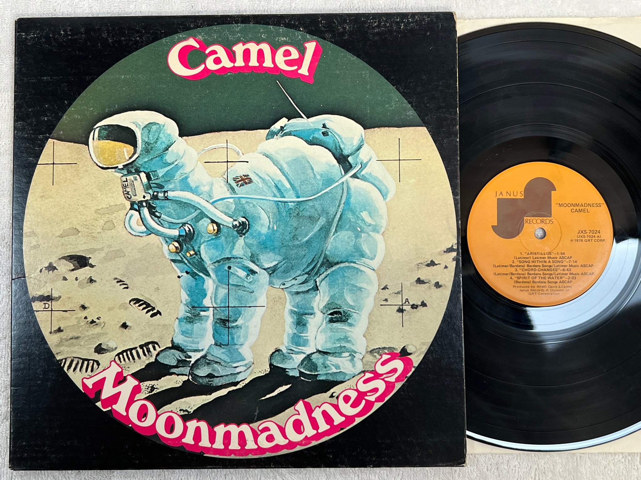 Omslagsbild för skivan CAMEL moonmadness LP -76 US JANUS JXS 7024