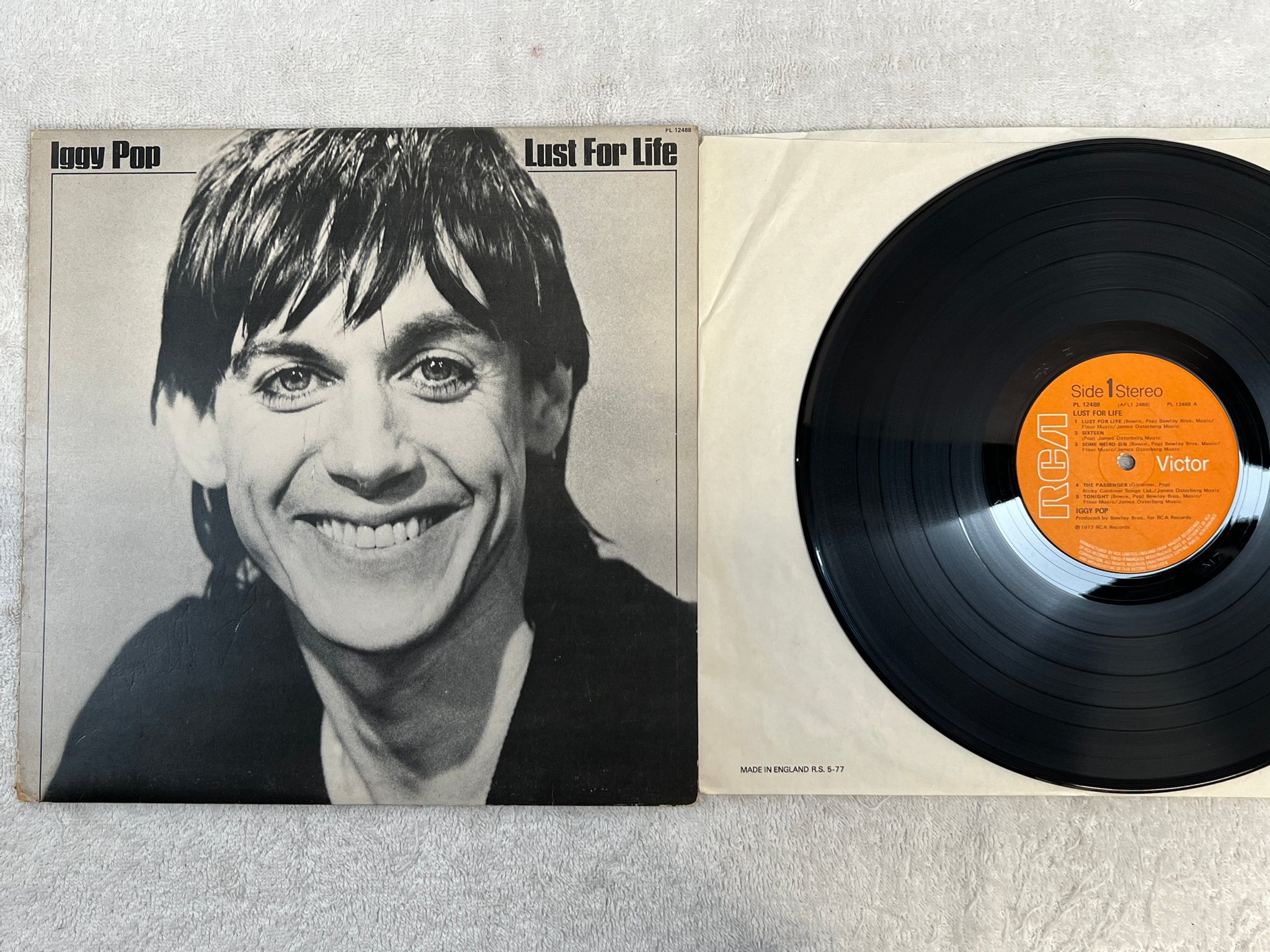 Omslagsbild för skivan IGGY POP lust for life LP -77 UK RCA PL 12488 *** CLASSIC ***