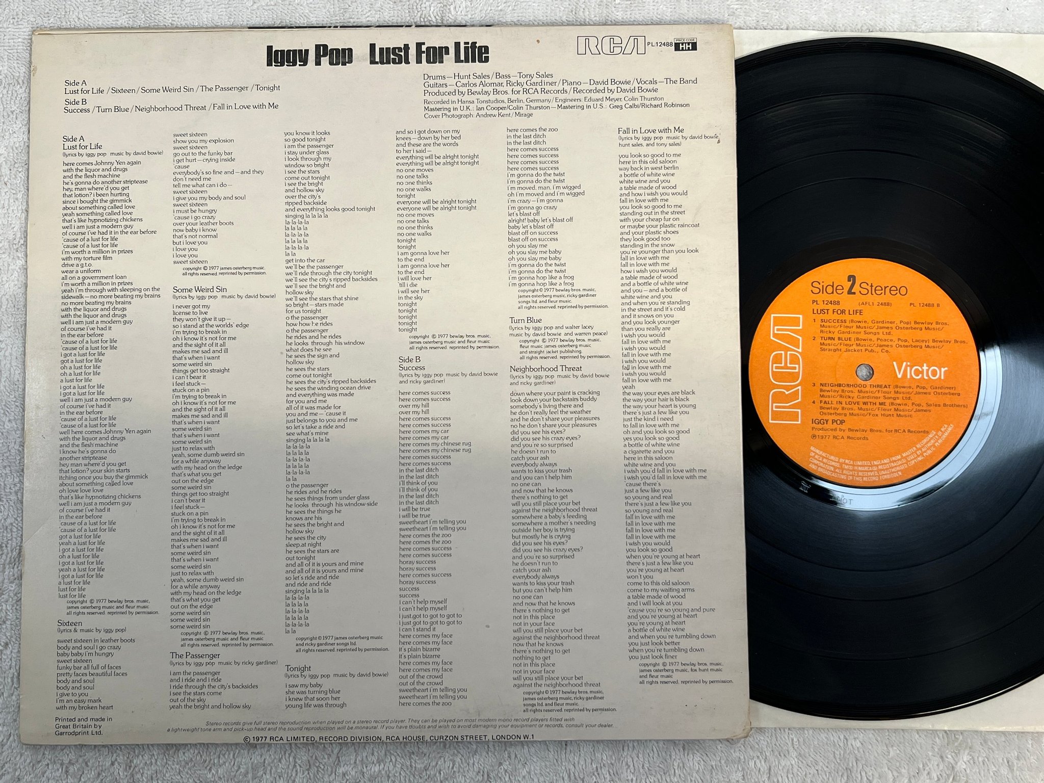 Omslagsbild för skivan IGGY POP lust for life LP -77 UK RCA PL 12488 *** CLASSIC ***