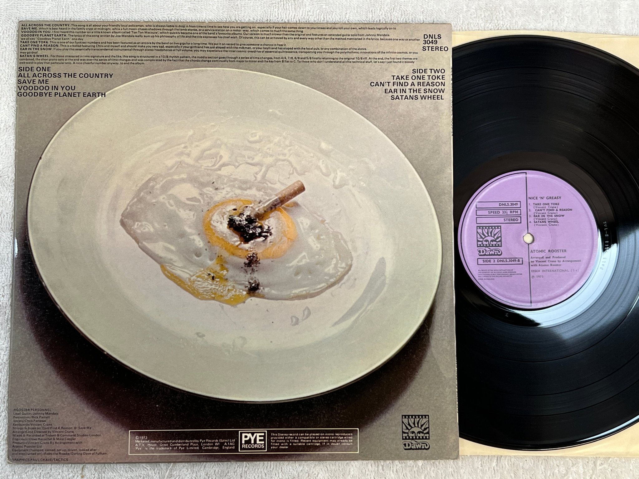 Omslagsbild för skivan ATOMIC ROOSTER nice n greasy LP -73 DAWN DNLS 3049 *** translucent red ***