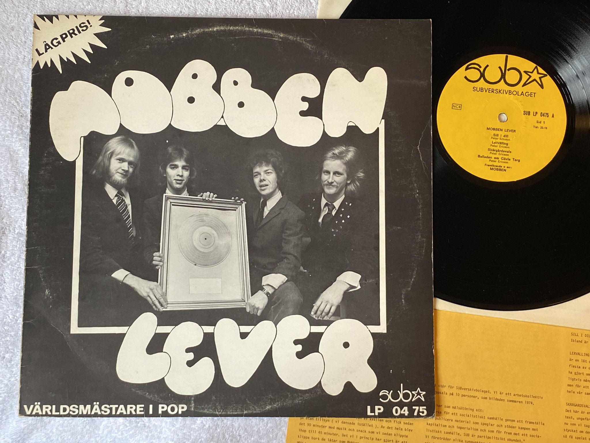 Omslagsbild för skivan MOBBEN Mobben Lever - Världsmästare I Pop LP -75 SUBVERSKIVBOLAGET SUB LP 0475