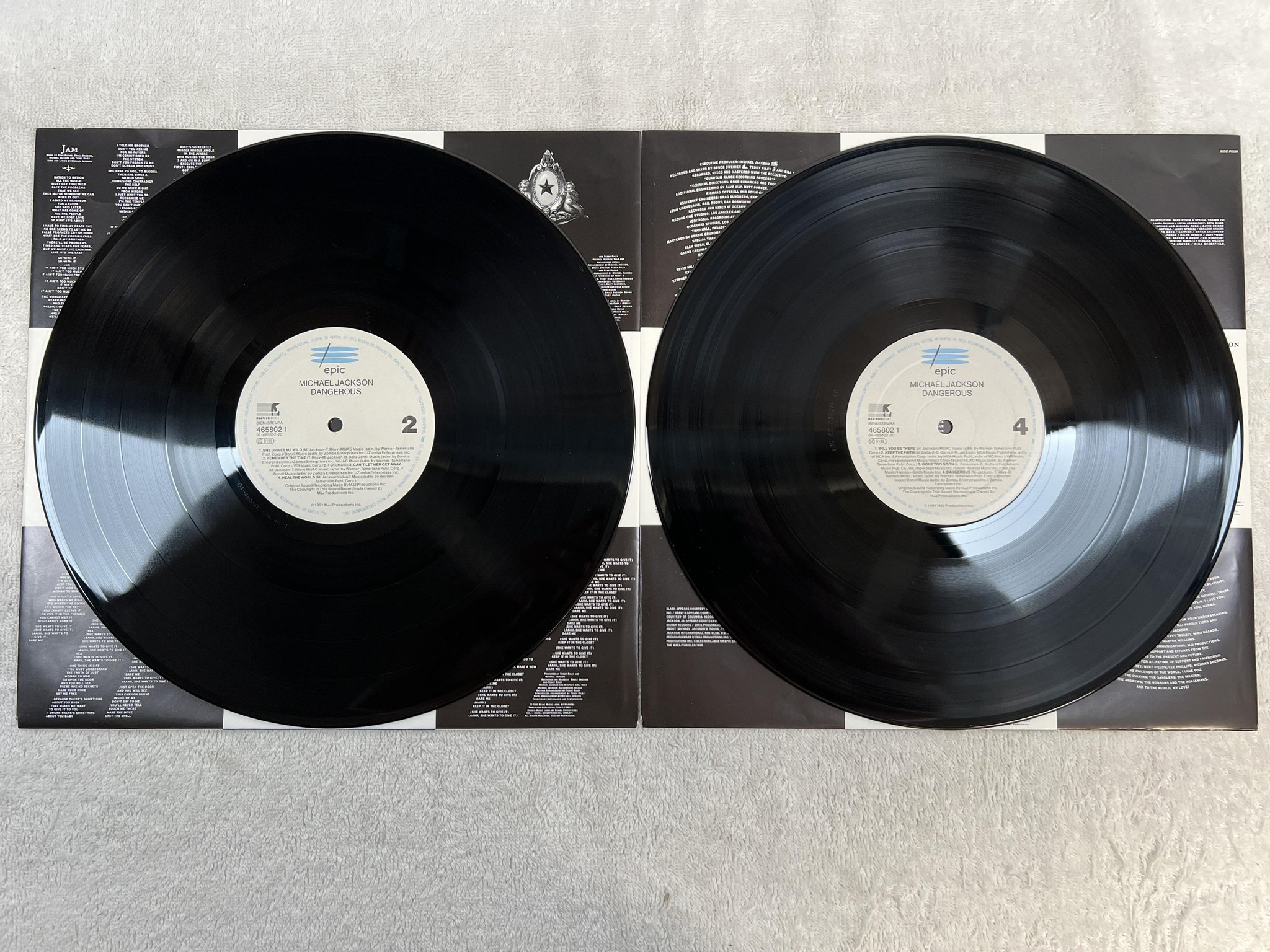 Omslagsbild för skivan MICHAEL JACKSON dangerous 2xLP -91 Hol EPIC 4658021