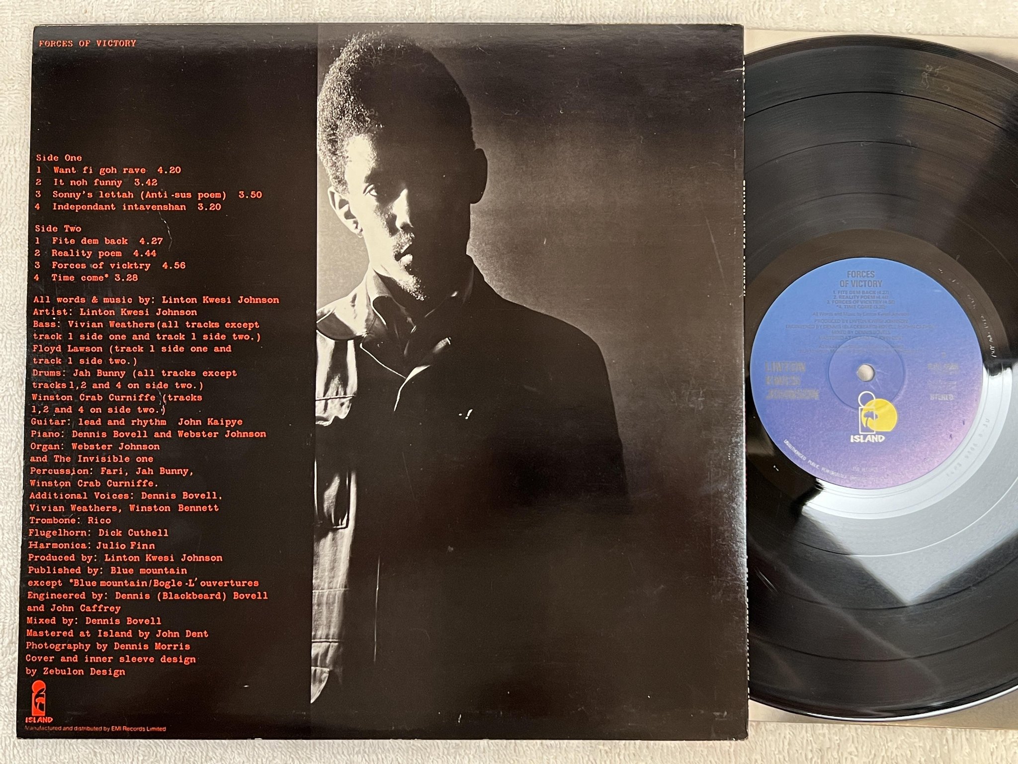 Omslagsbild för skivan LINTON KWESI JOHNSON forces of victory LP -79 UK ISLAND ILPS 9566