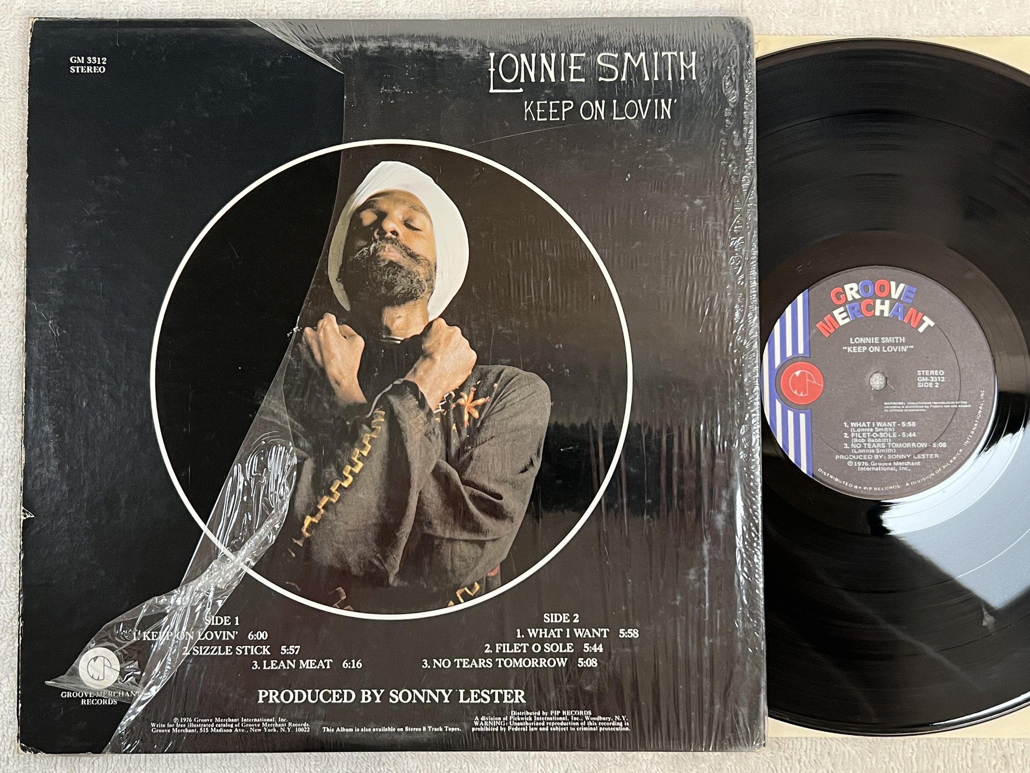 Omslagsbild för skivan LONNIE SMITH keep on lovin LP -76 US GROOVE MERCHANT GM-3312