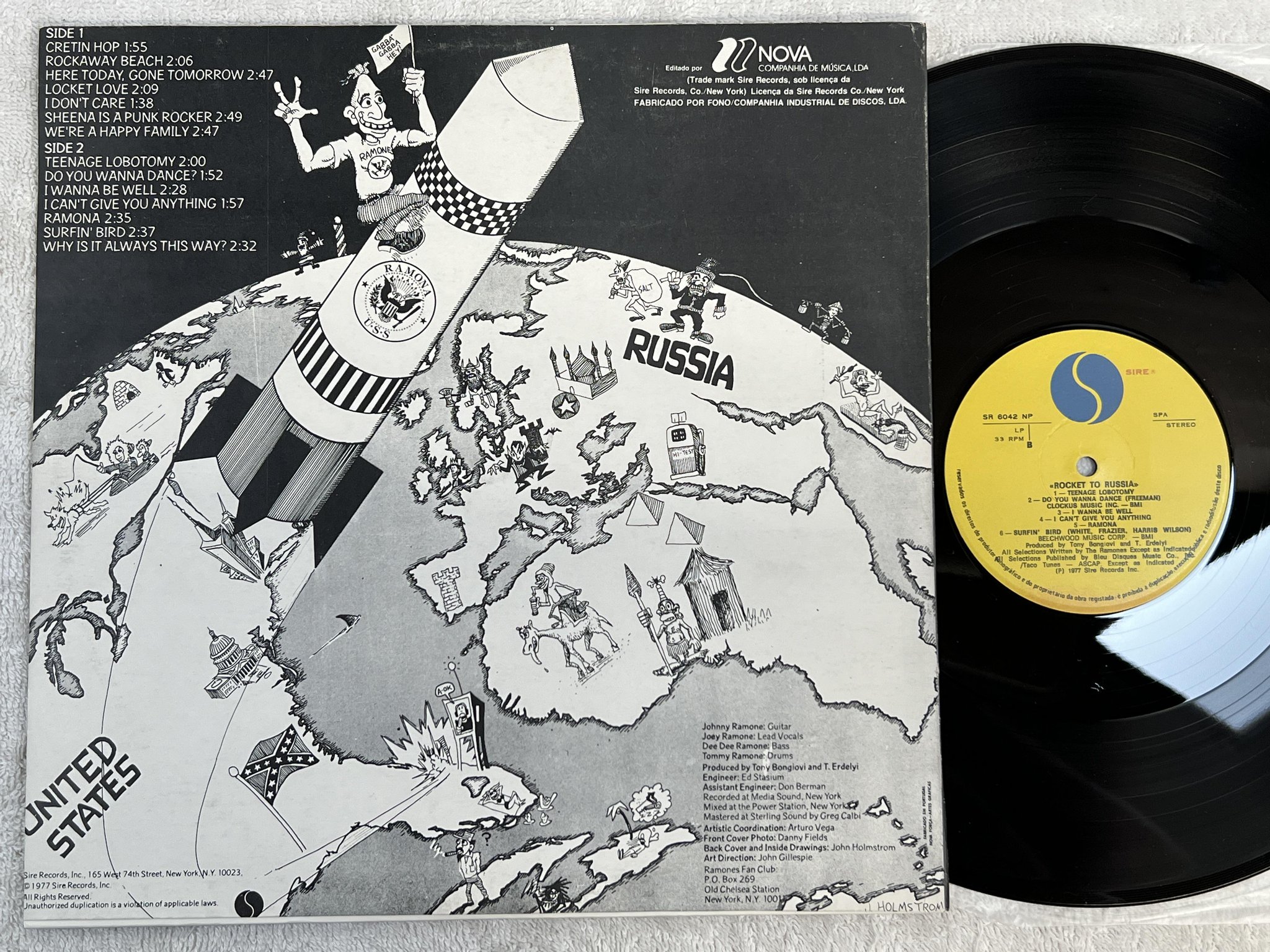 Omslagsbild för skivan THE RAMONES rocket to Russia LP -77 Portugal SIRE SR 6042 NP