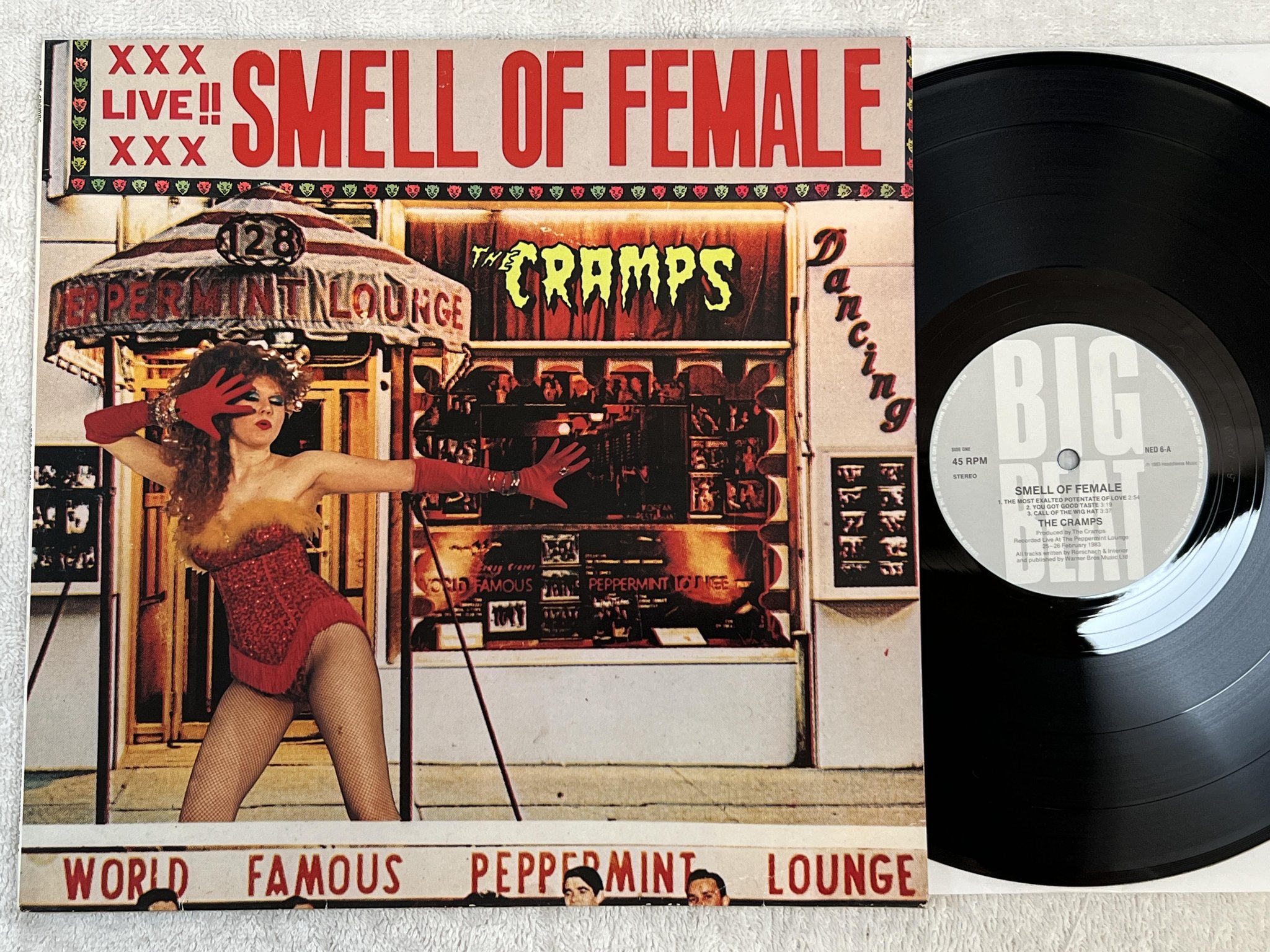 Omslagsbild för skivan THE CRAMPS smell of female 12"ep -83 UK BIG BEAT NED-6
