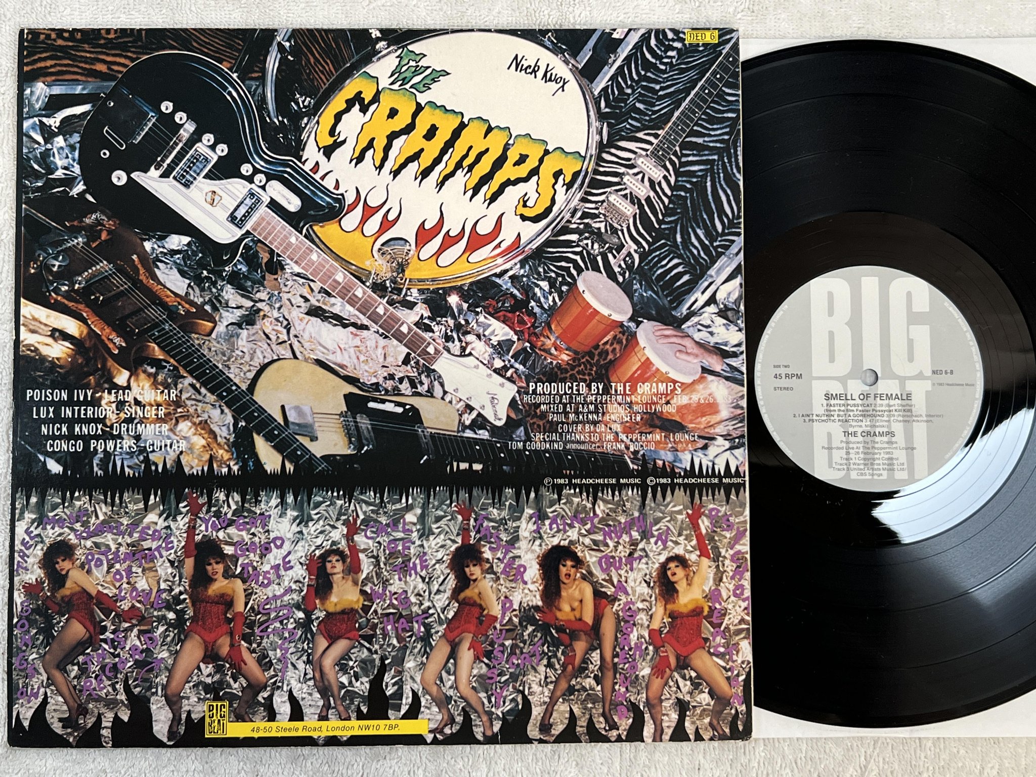 Omslagsbild för skivan THE CRAMPS smell of female 12"ep -83 UK BIG BEAT NED-6