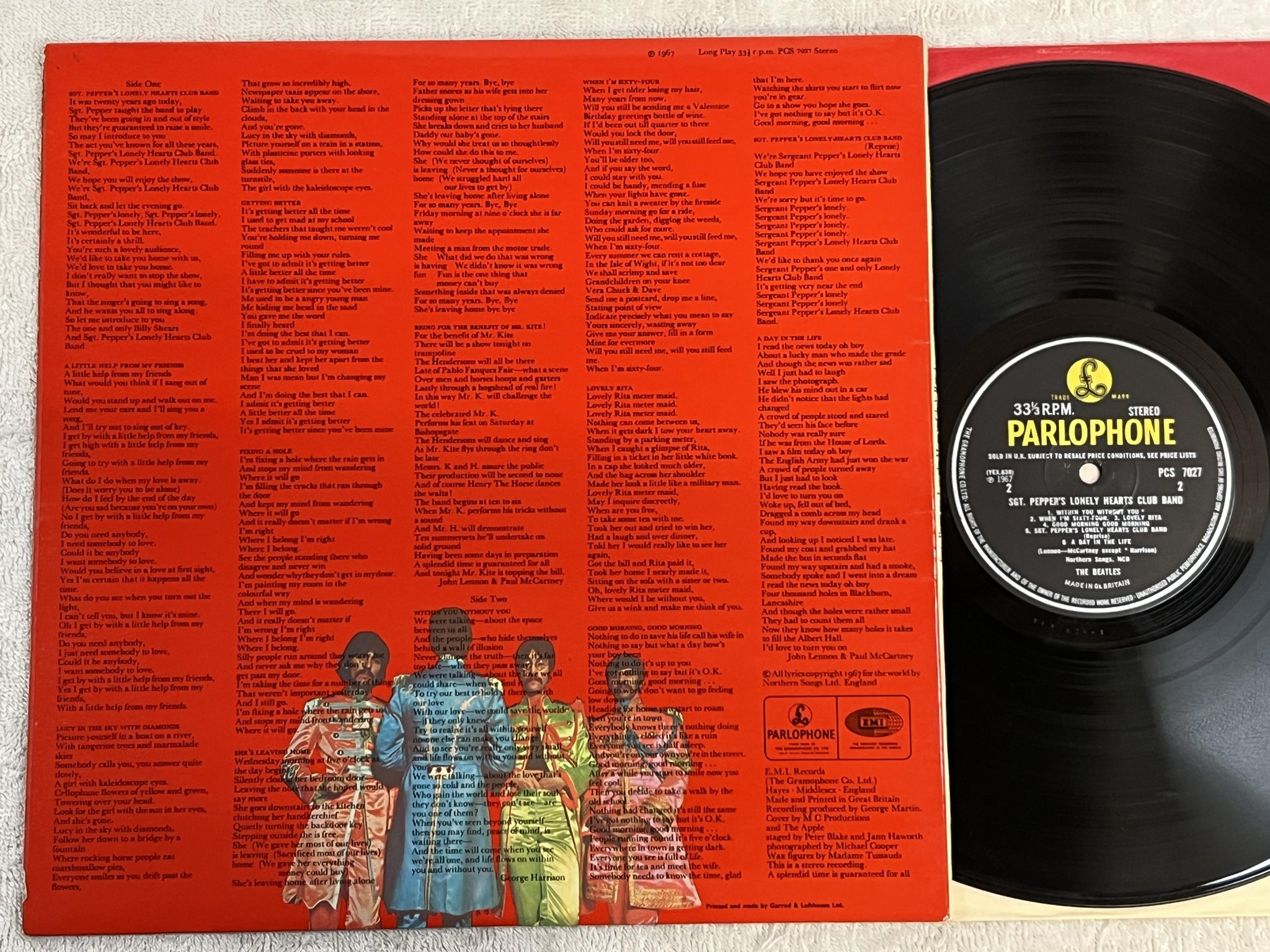 Omslagsbild för skivan THE BEATLES Sgt Pepper's lonely hearts club band LP -67 UK PARLOPHONE PCS 7027