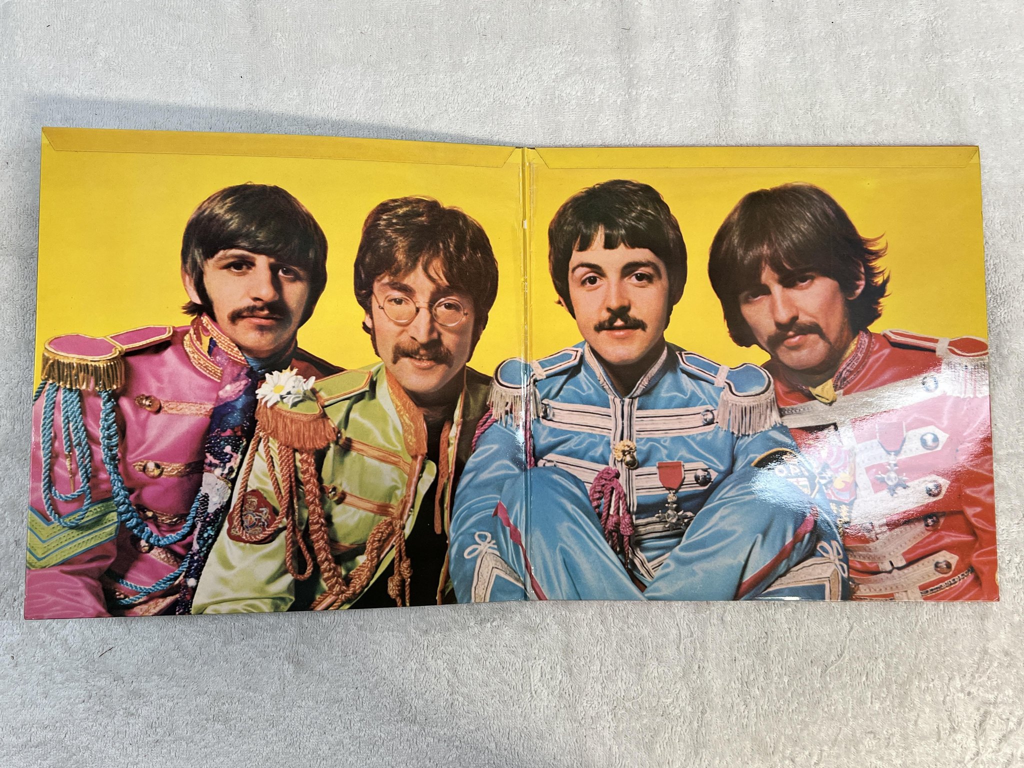 Omslagsbild för skivan THE BEATLES Sgt Pepper's lonely hearts club band LP -67 UK PARLOPHONE PCS 7027