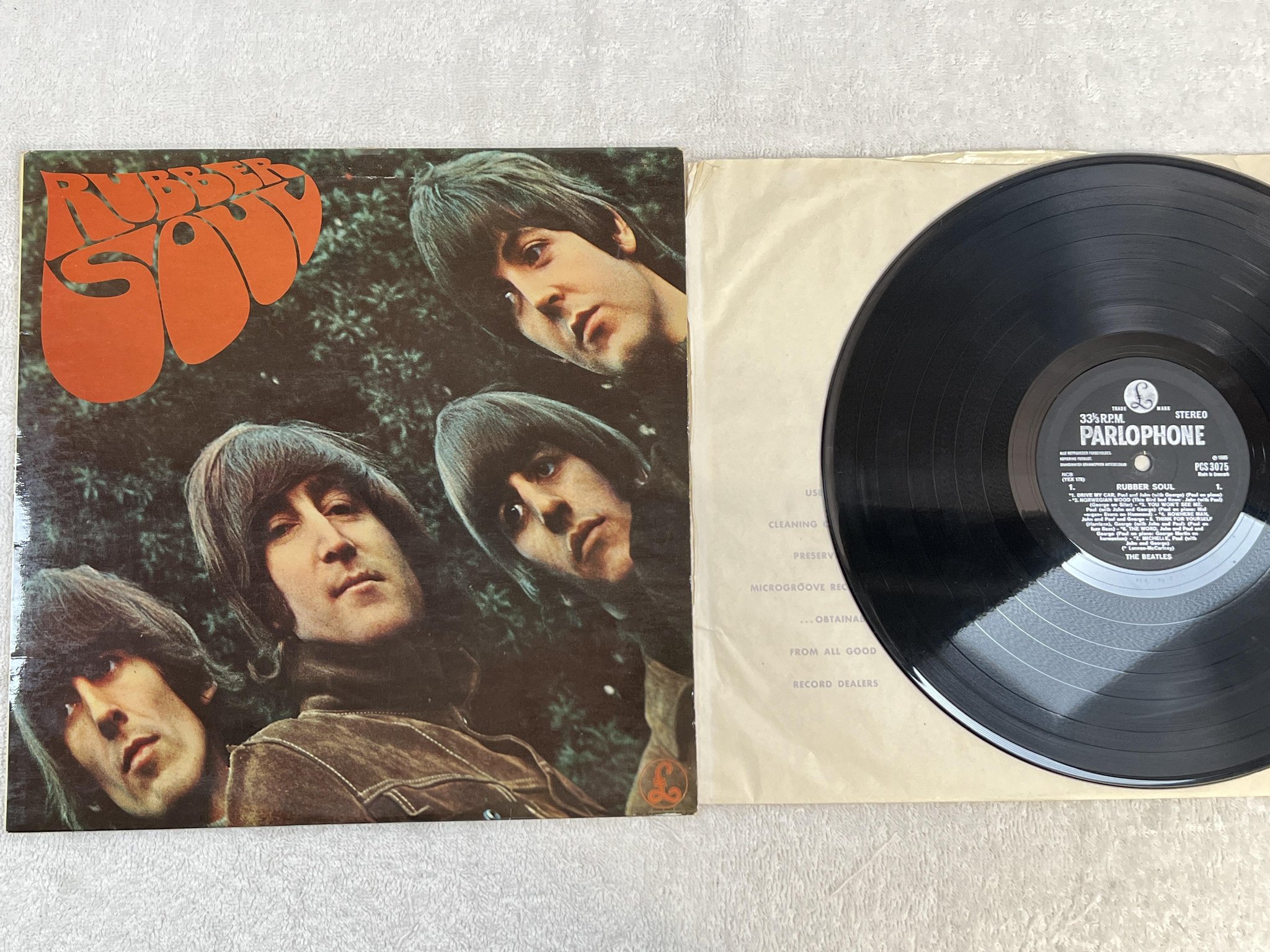 Omslagsbild för skivan THE BEATLES rubber soul LP -65 Denmark PARLOPHONE PCS 3075