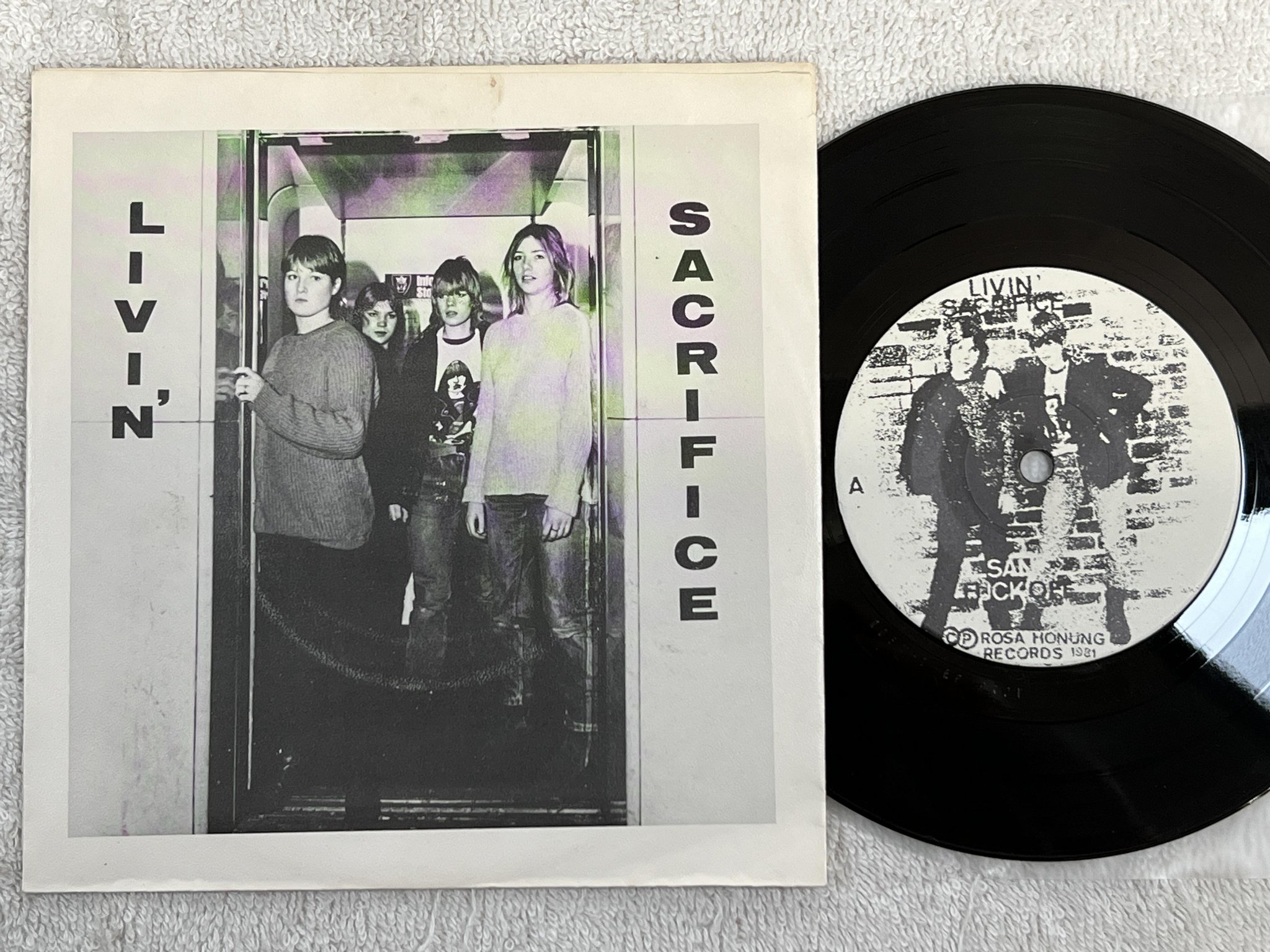 Omslagsbild för skivan LIVIN' SACRIFICE San 7" -81 Swe ROSA HONUNG ROSA 1 EP *** RARE PUNK ***