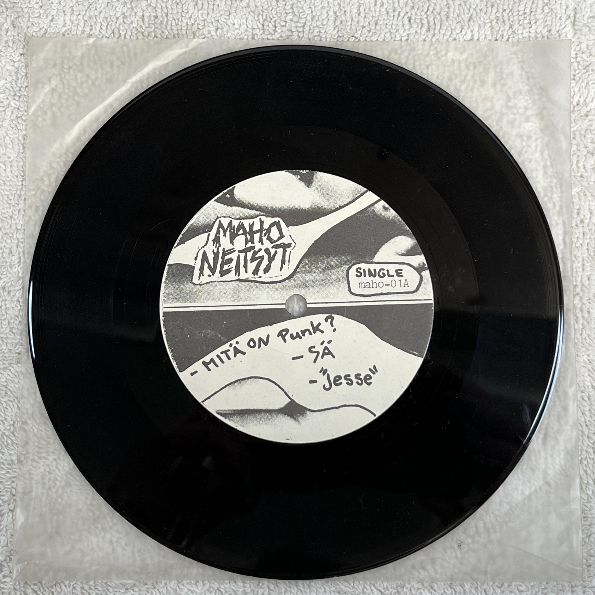 Omslagsbild för skivan MAHO NEITSYT Mitä On Punk 7" -81 Finland maho-01 ** rare private finnish punk **